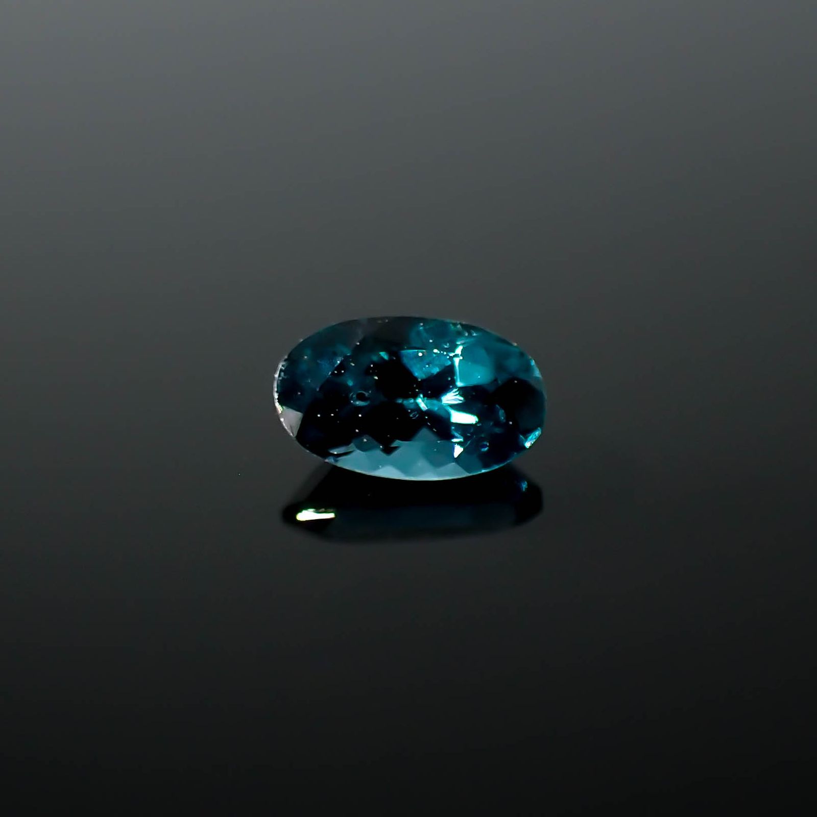 ベキリーブルーガーネット（カラーチェンジガーネット アレキタイプ） マダガスカル・ベキリー産 0.29ct[231224763]5x3.1mm前後