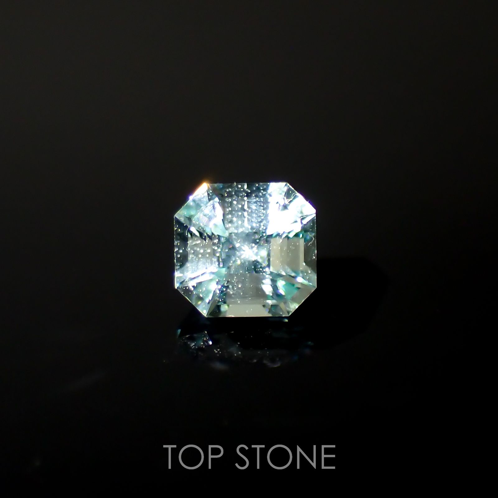 ミントベリル  ブラジル産 0.28ct[220616677]4x3.8mm前後