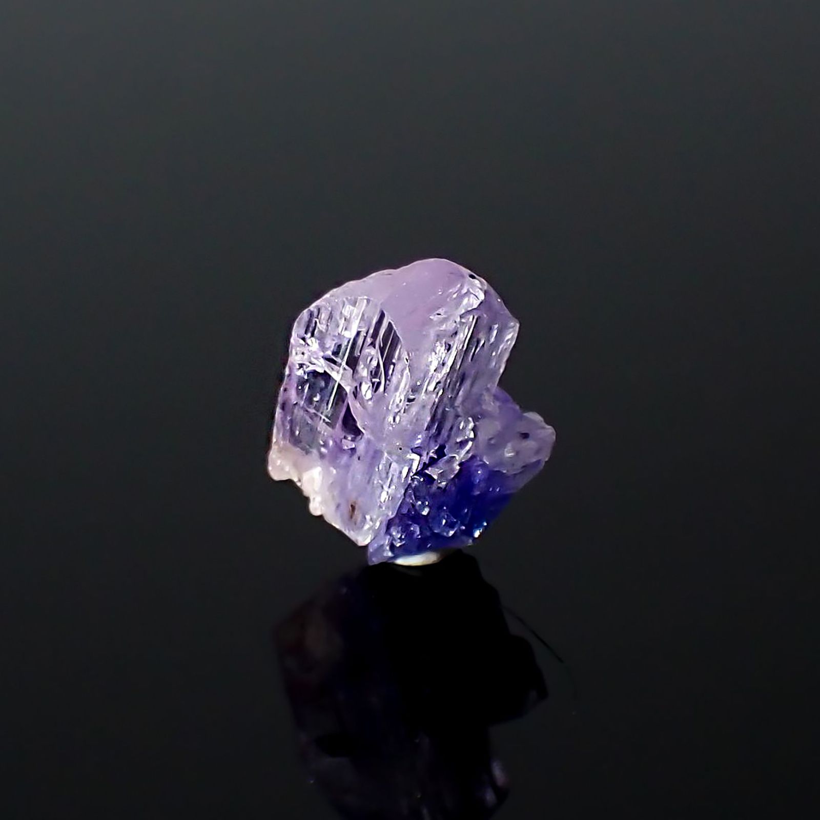 バイカラータンザナイト 原石 タンザニア産 4.24ct / 12.6x9.9mm前後 [260424987]