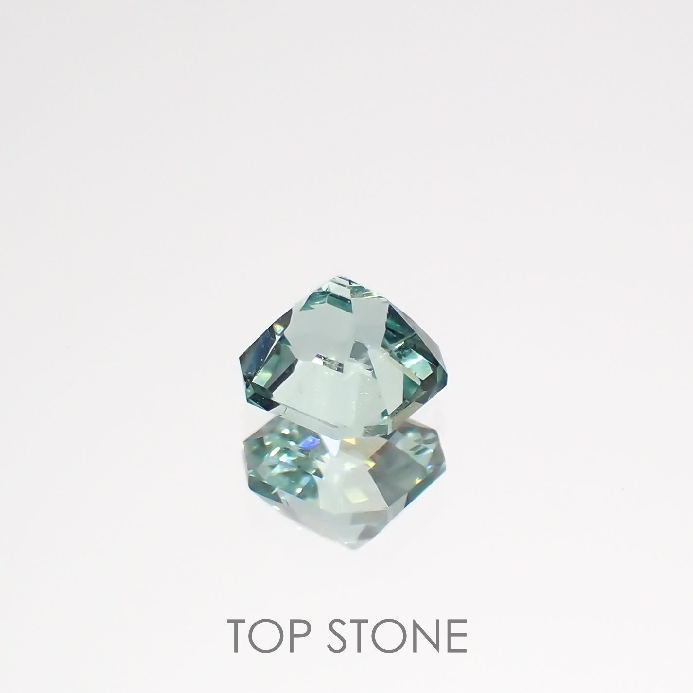 ミントベリル  ブラジル産 0.28ct[220616677]4x3.8mm前後