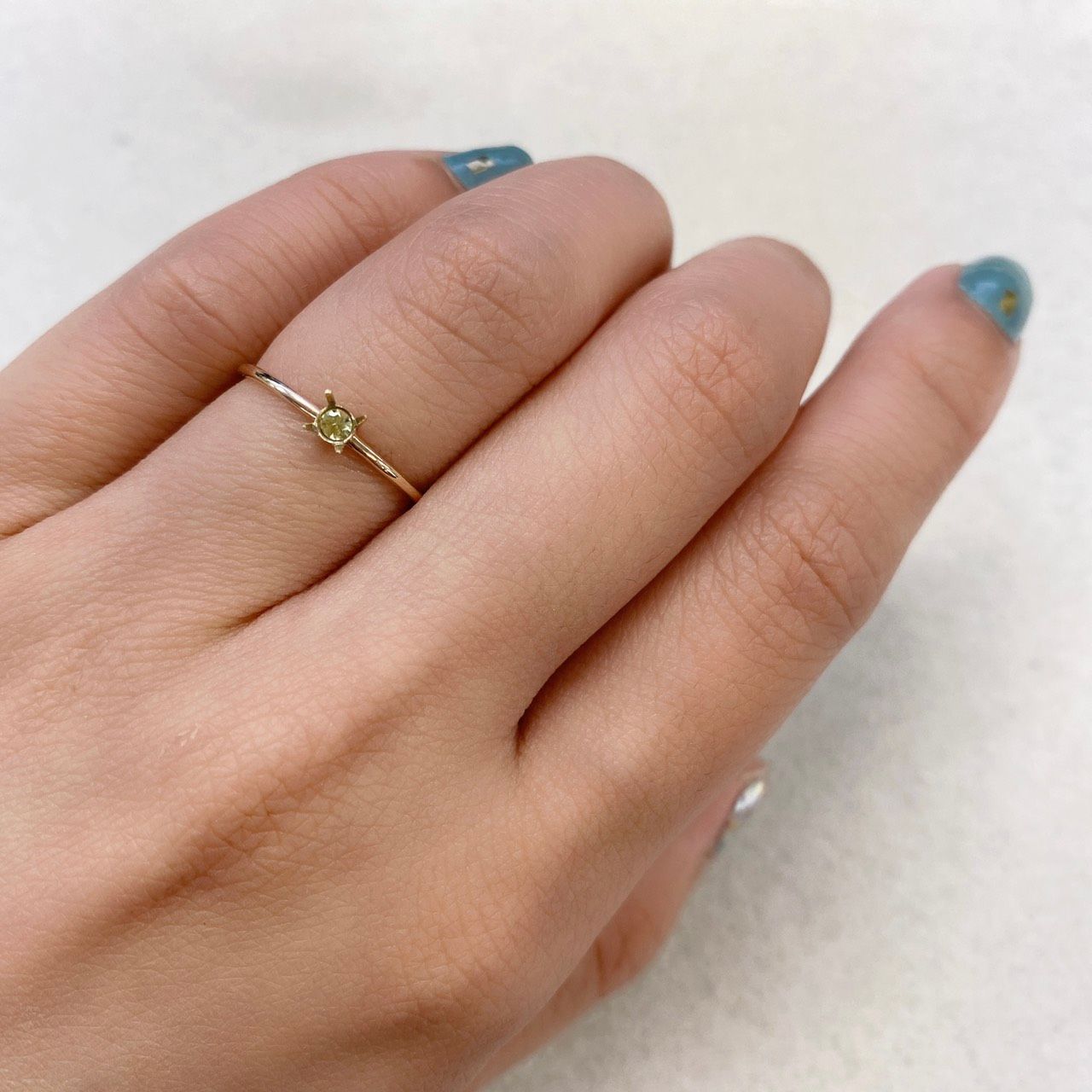 パラサイティックペリドット(宝石名ペリドット) 採取地：ロシア 0.045ct 識別済[210812868]2×2mm前後