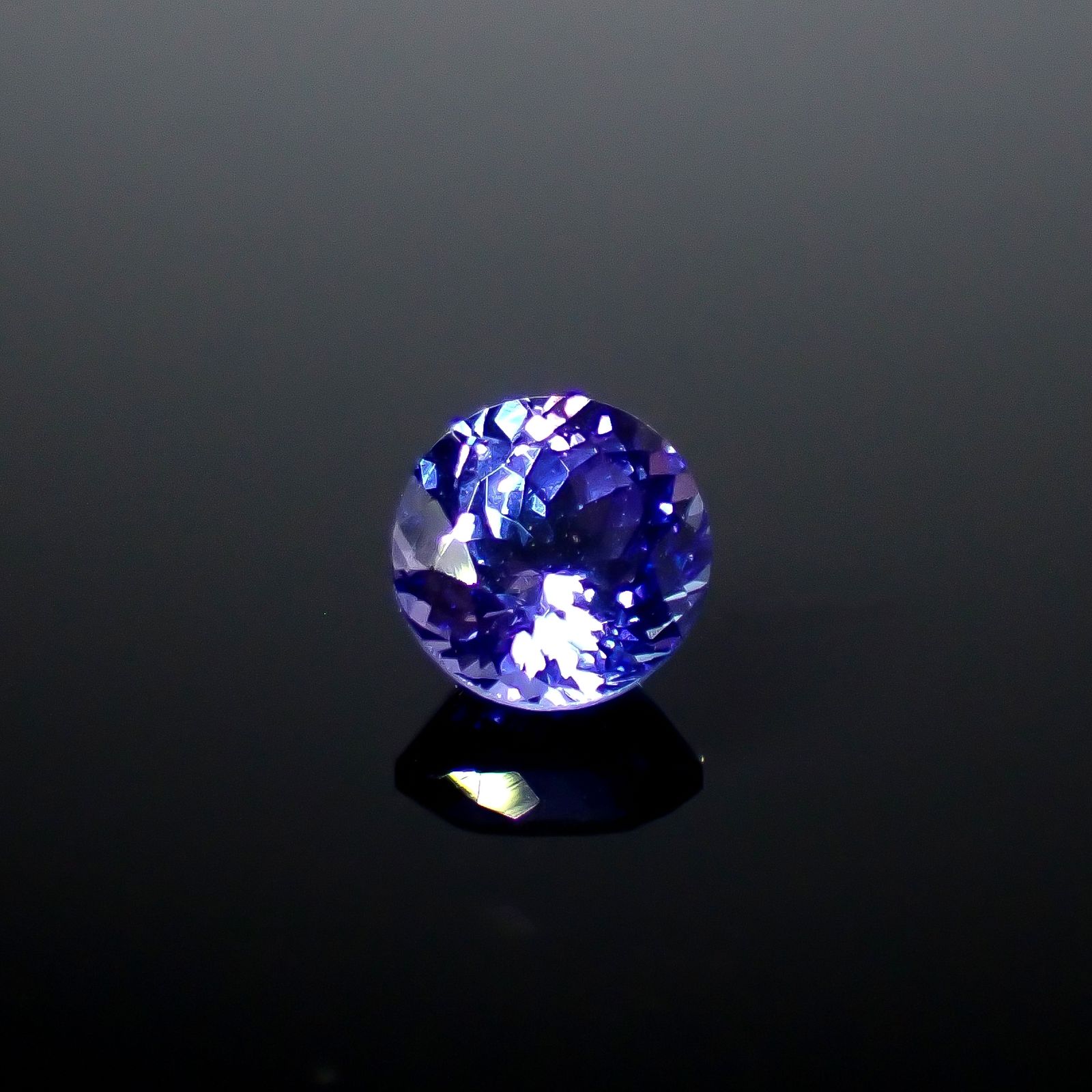 タンザナイト(宝石名タンザナイト)タンザニア産 識別済 1.62ct / 7x7mm前後 [251031240]