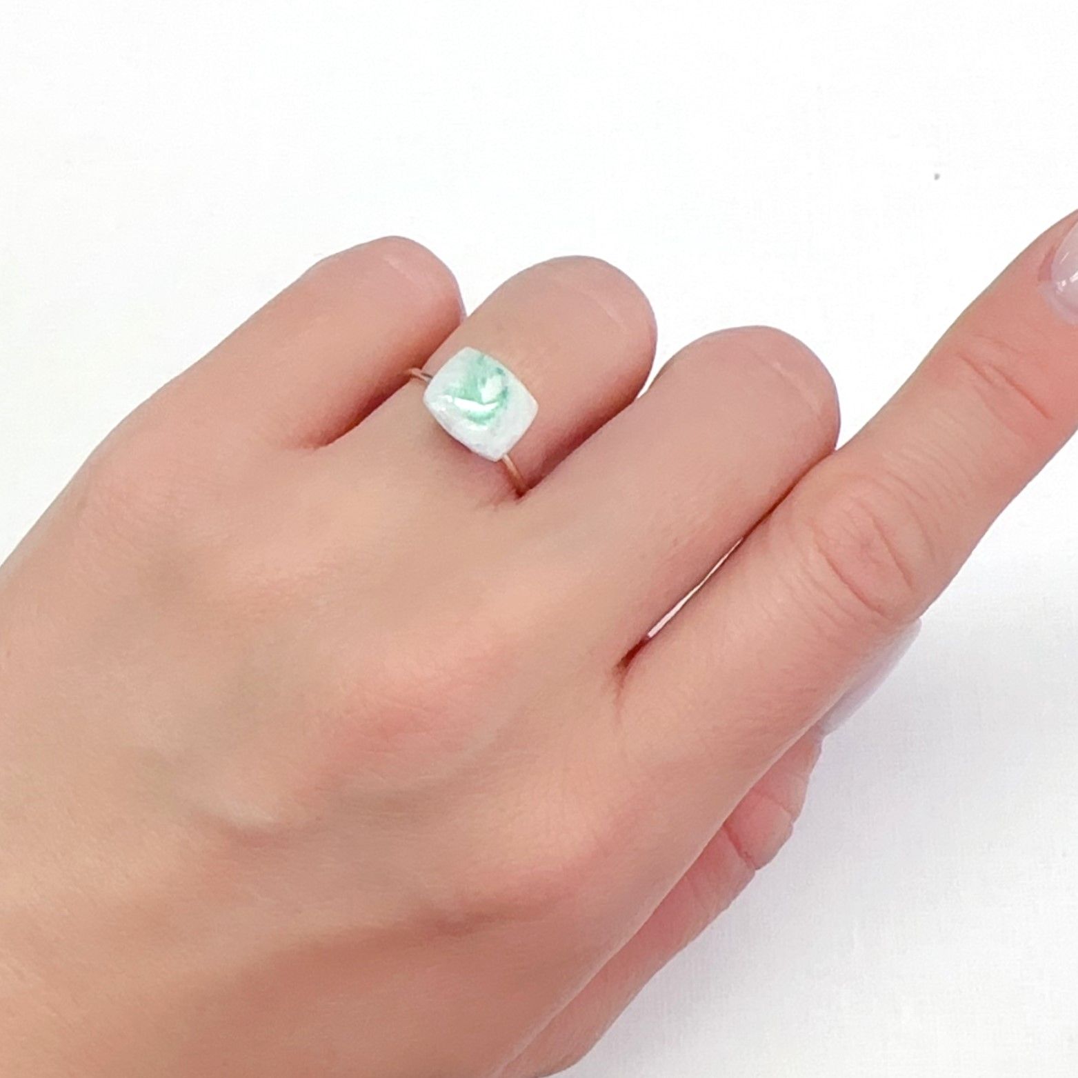 マトリックスエメラルド(エメラルドインクォーツ/フェルドスパー) ブラジル産 2.58ct[240326490]9.6x8.2mm前後