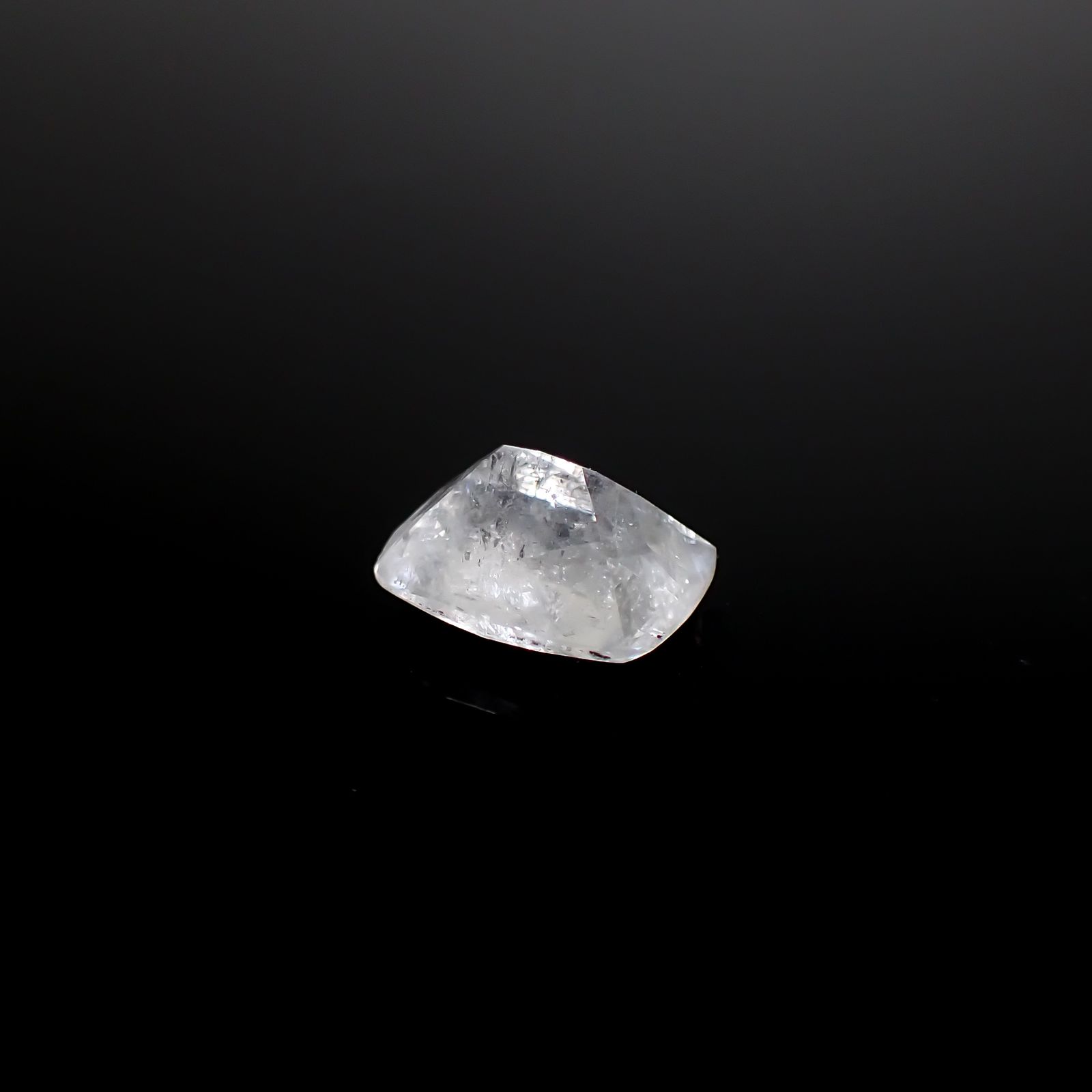 マグネサイト(宝石名マグネサイト)カナダ産 2.268ct ソ付(日独)[250129779]9.2x7.15mm前後