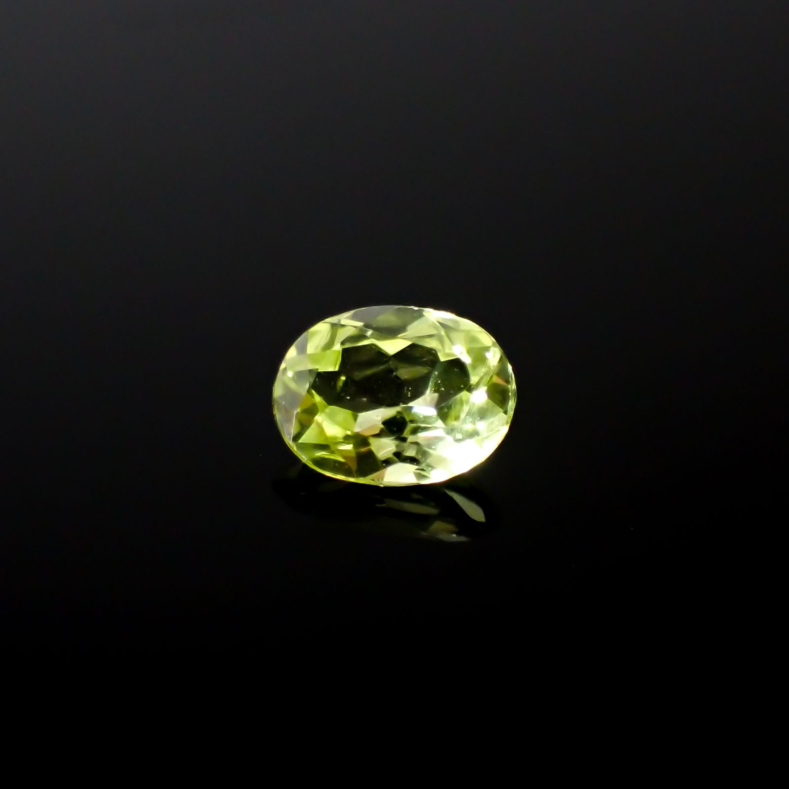 パロットクリソベリル(宝石名クリソベリル)インド産 0.33ct 識別済[240627987]4.9x3.7mm前後