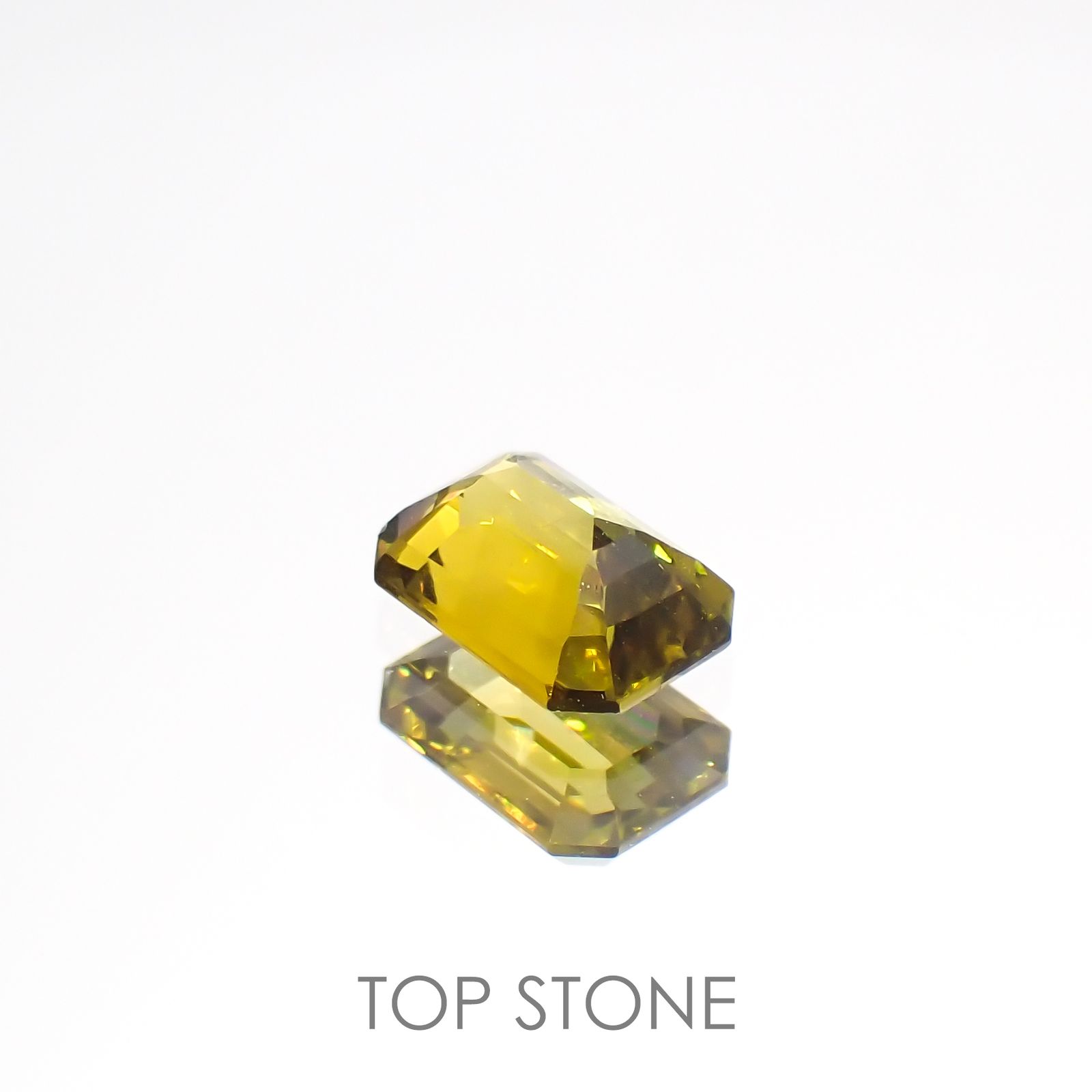 クリノゾイサイト(宝石名クリノゾイサイト)パキスタン産 0.62ct 識別済[220115592]5.8x4.2mm前後