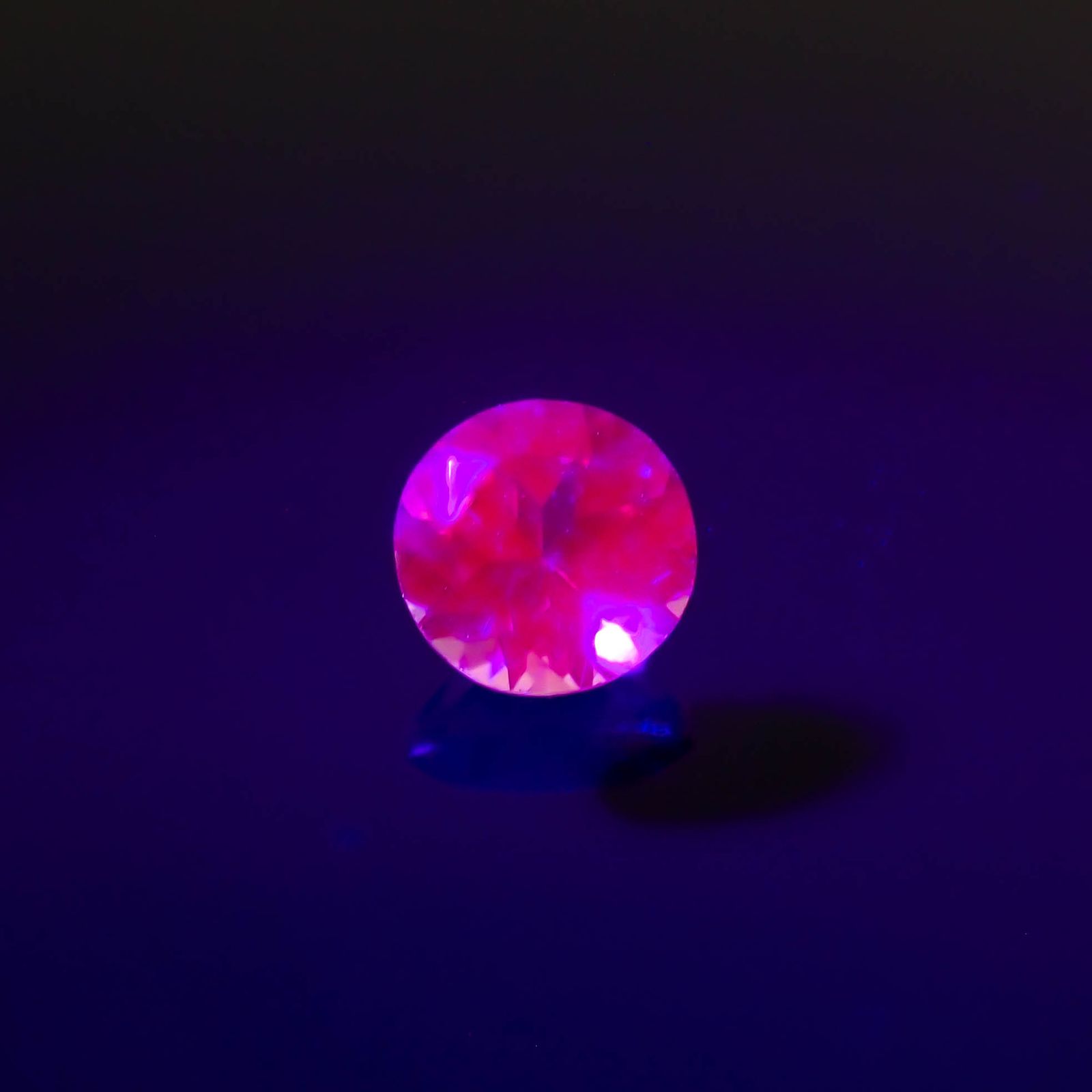 ドラゴンガーネット タンザニア産 0.32ct[230722954]3.9x3.9mm前後