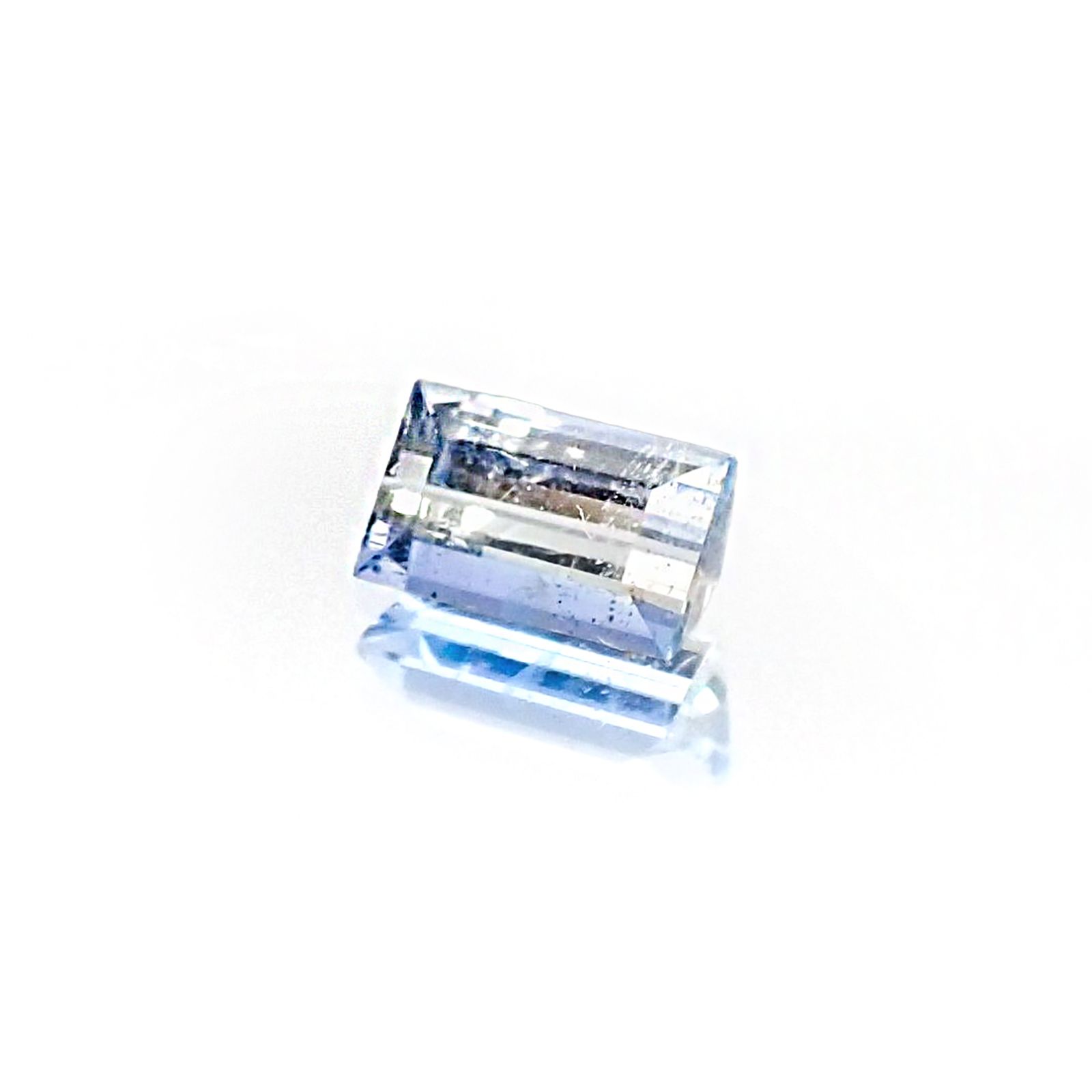 ジェレメジェバイト(宝石名エレメジェバイト) ナミビア産 ソ付(彩珠) 0.494ct / 5.6×3.5mm前後 [20085121]