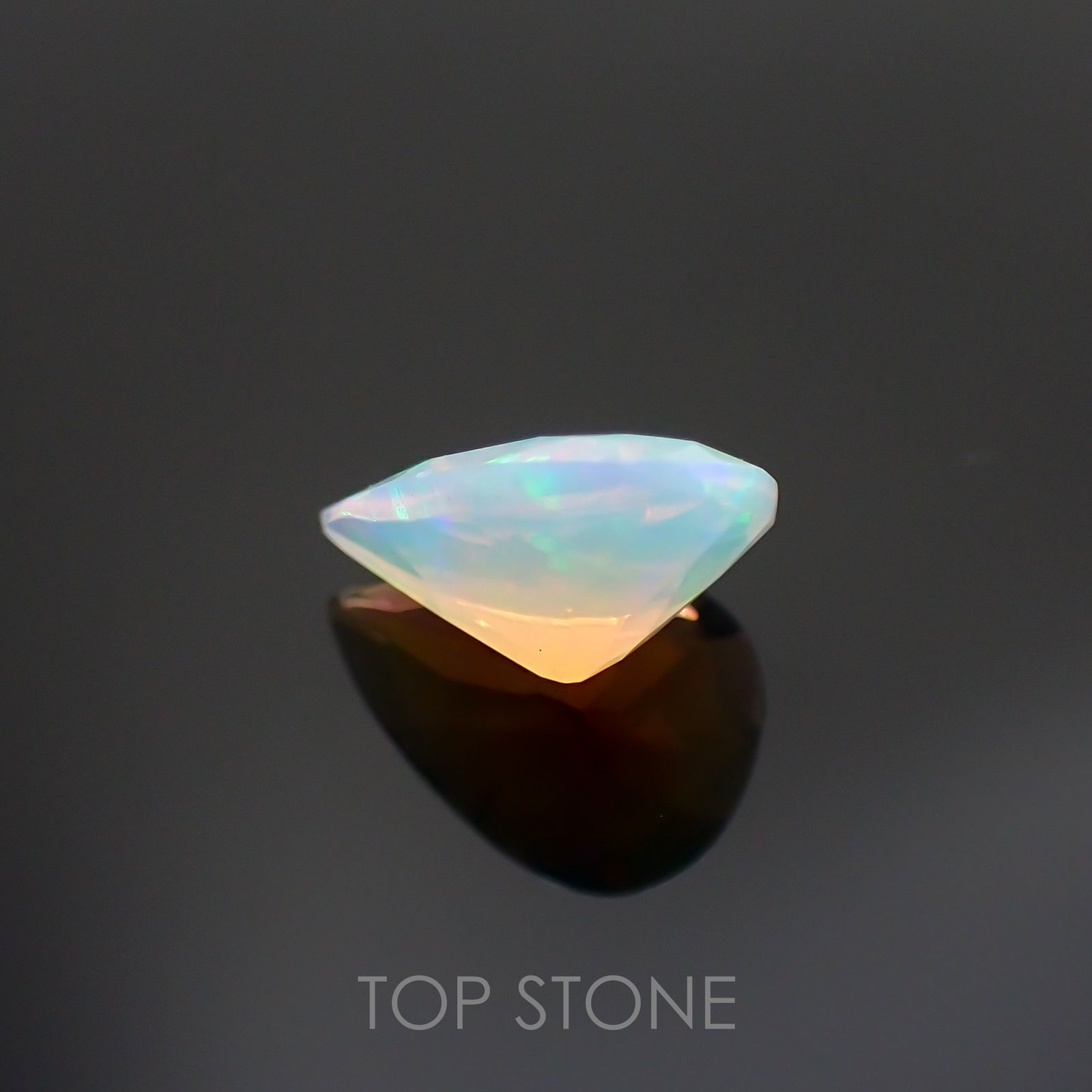 エチオピアオパール(宝石名オパール)エチオピア産 1.01ct 識別済[220114786]9.7x7mm前後