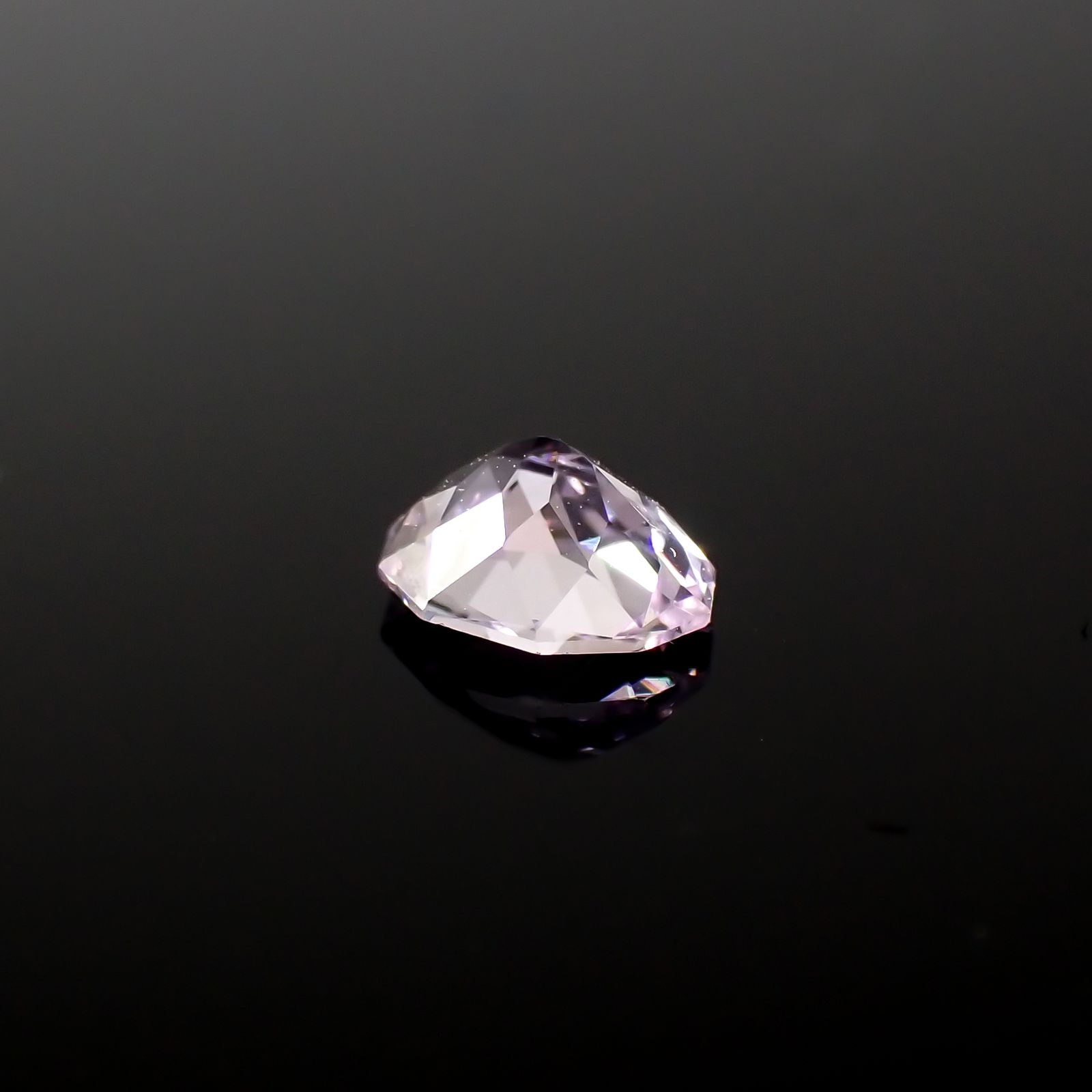 ◇カスタムカット◇アイスラベンダーサファイア(宝石名サファイア)スリランカ/マダガスカル産 0.29ct 識別済[240226285]4.6x3.3mm前後