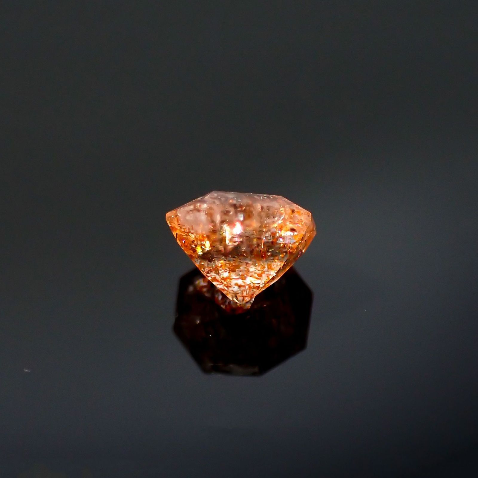 ◇オクタゴンカット◇イリュージョンサンストーン インド産 0.56ct / 5.2x4.8mm前後 [260215492]