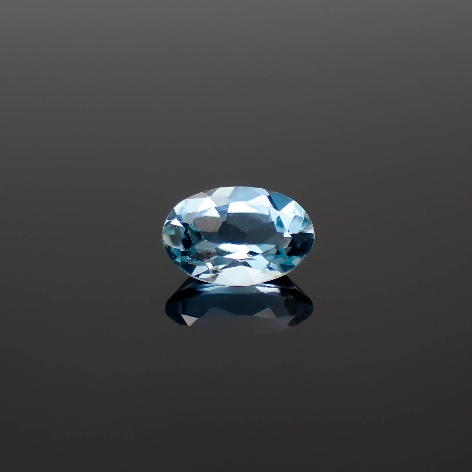 アクアマリン(宝石名アクアマリン)モザンビーク産 0.42ct 識別済[230421757]6.1x4mm前後