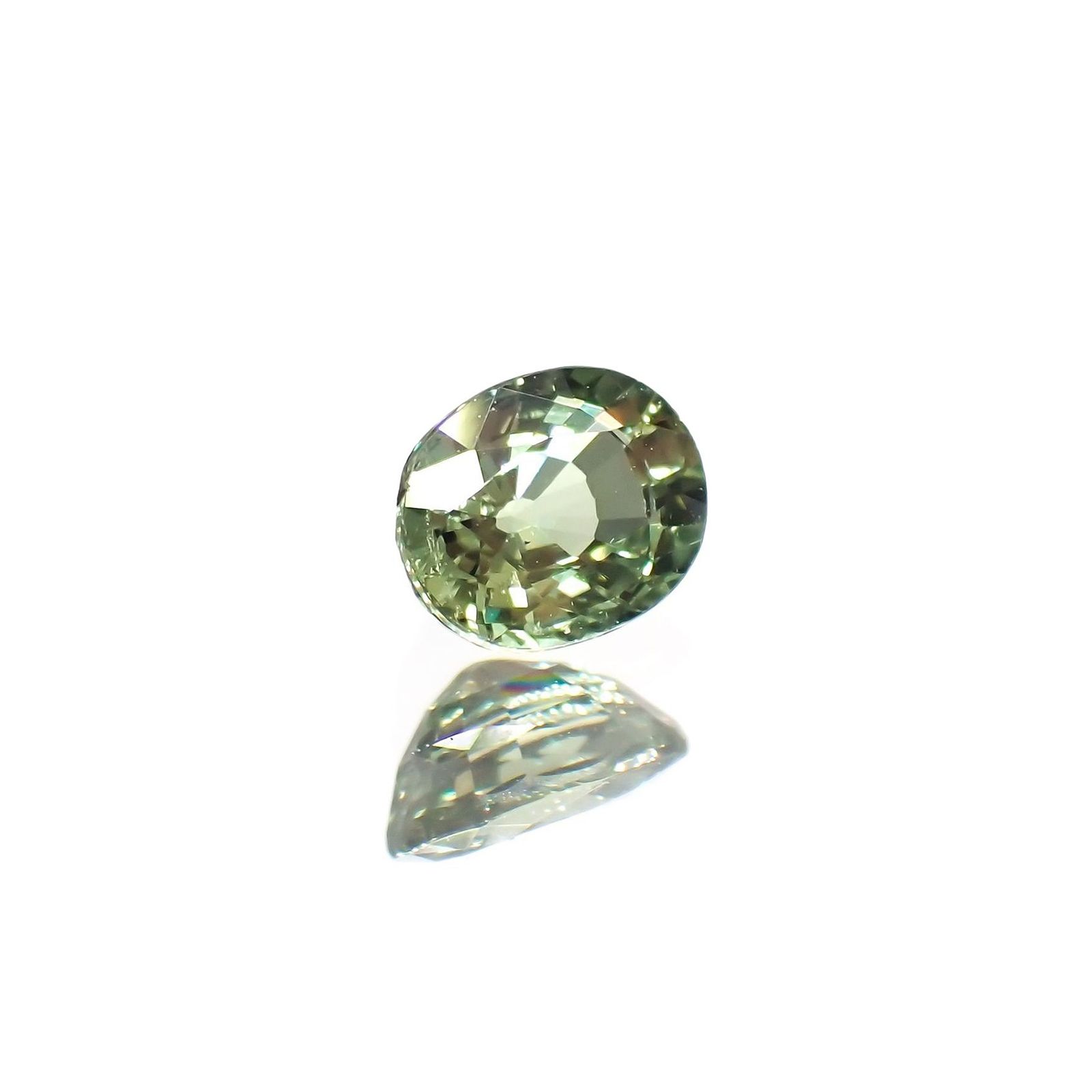 グリーンクリソベリル(宝石名クリソベリル)スリランカ/マダガスカル産 識別済 0.33ct / 4.5x3.4mm前後 [260514476]