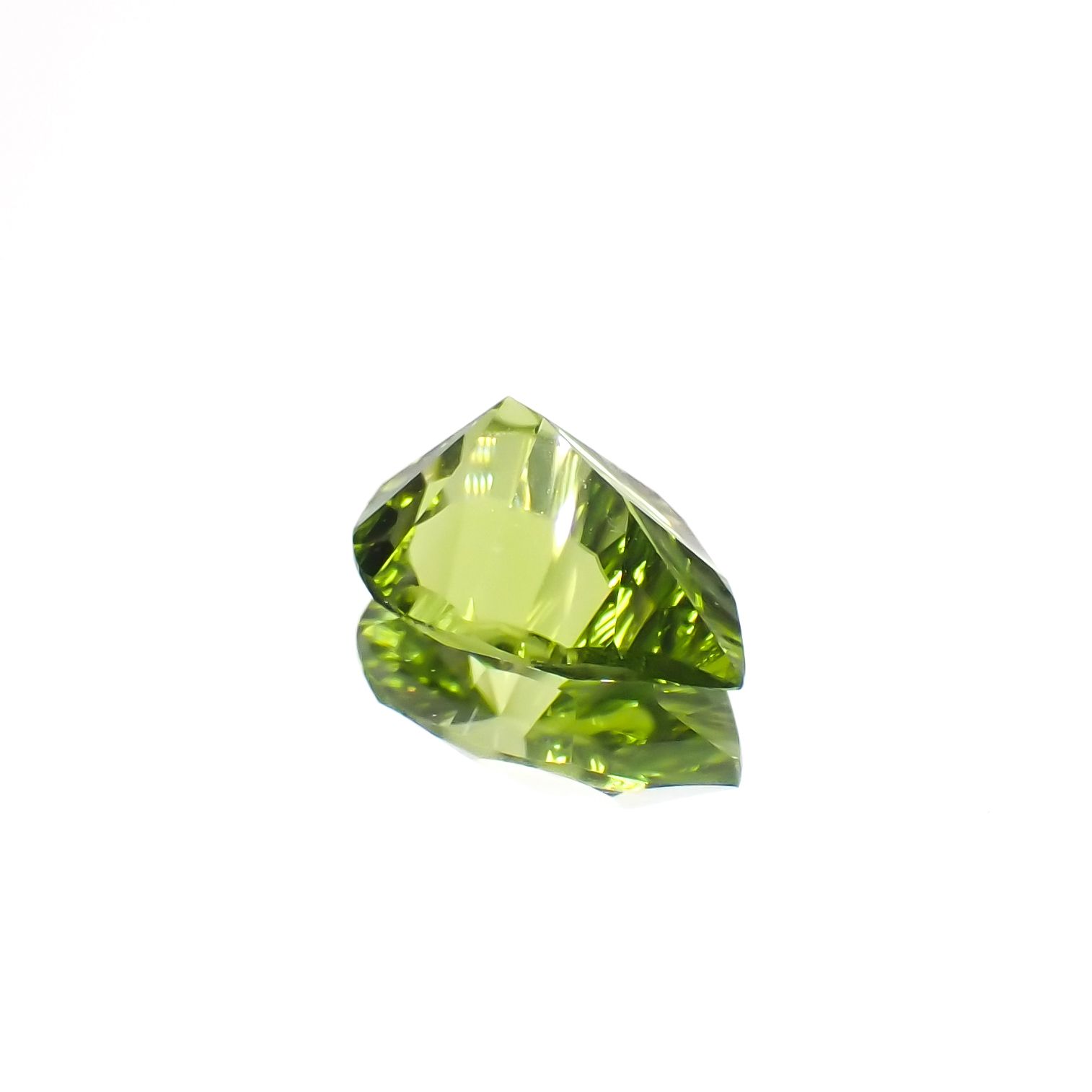 ◇コンケーブカット◇ペリドット 中国産 1.11ct[230622288]9x6mm前後