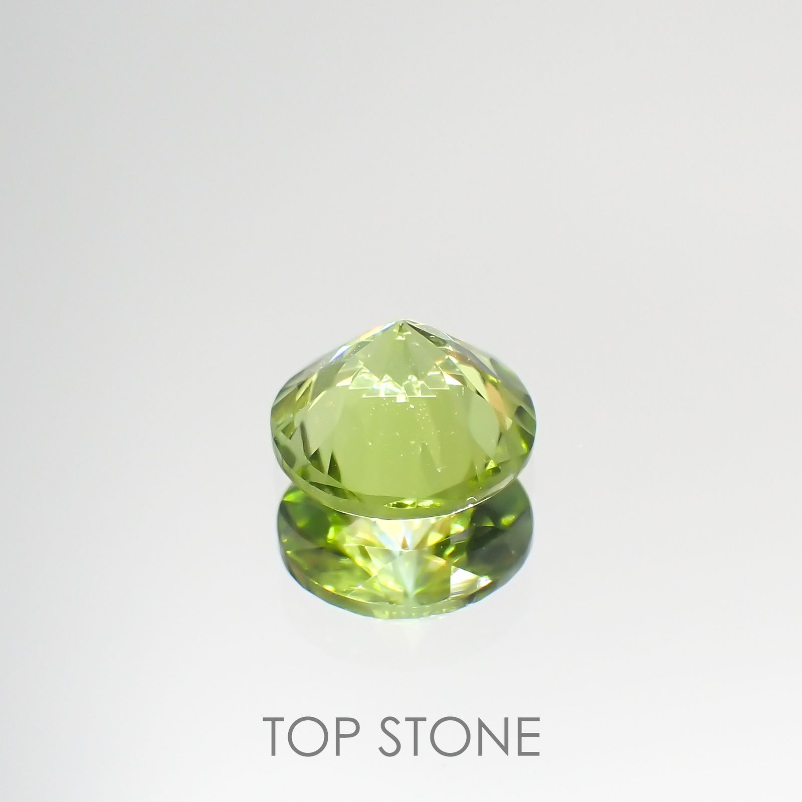 ペリドット(宝石名ペリドット) パキスタン産 1.06ct 識別済[210913076]6.4×6.4mm前後