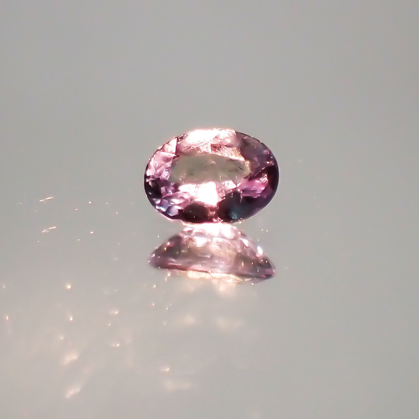 アレキサンドライト(宝石名アレキサンドライト) ブラジル産 0.12ct 識別済[20128456]3.6×2.7mm前後