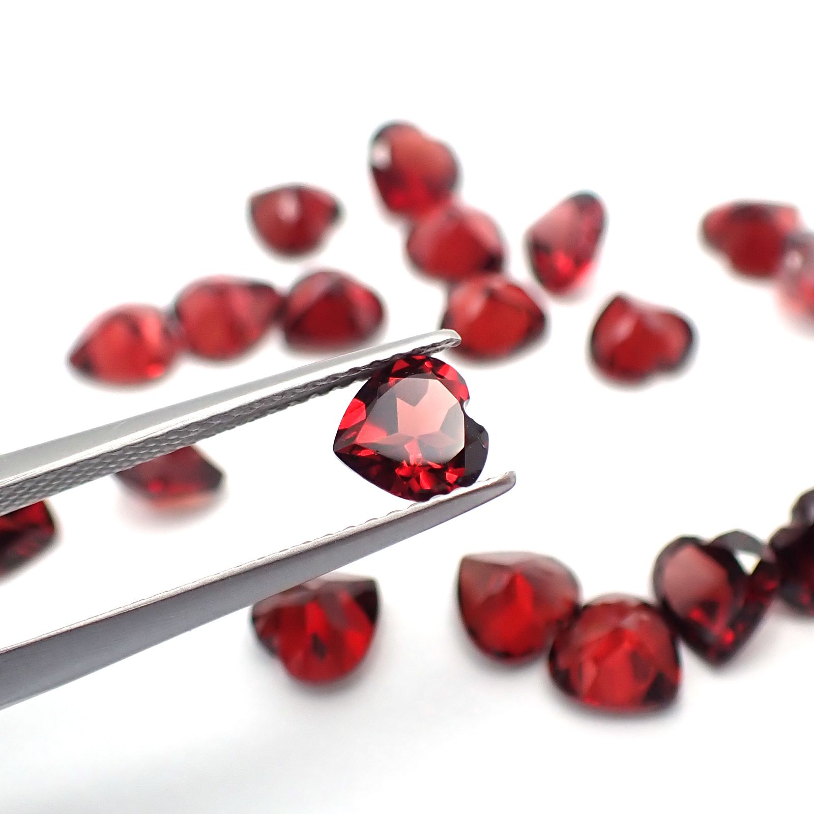 ◇ランダムセレクト◇パイロープアルマンディンガーネット モザンビーク産 約0.89ct / 6x6mm前後 [260532211]