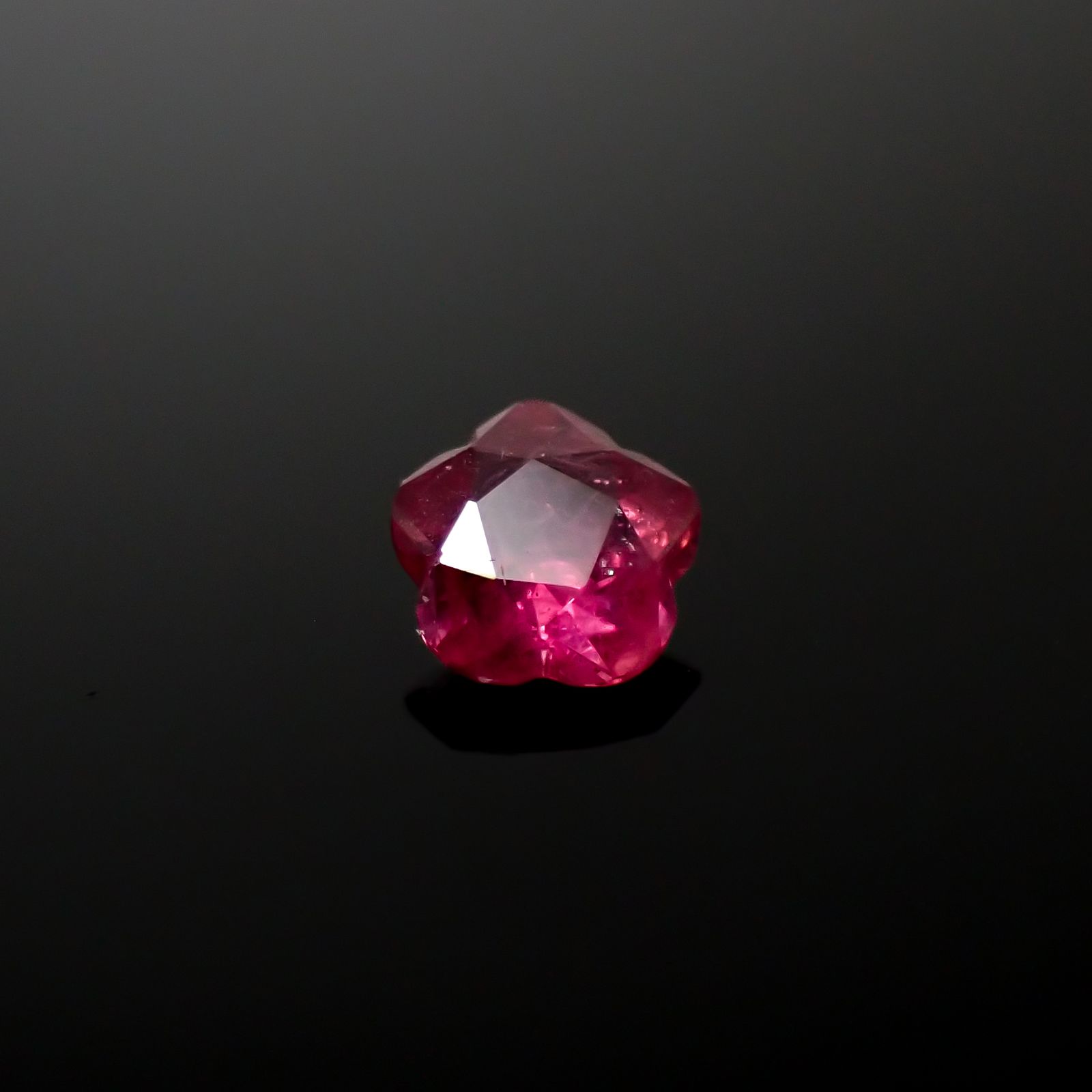 ◇カスタム・フラワーカット◇ファンシーカラーサファイア スリランカ/マダガスカル産 0.38ct[240929074]4.6x4.6mm前後