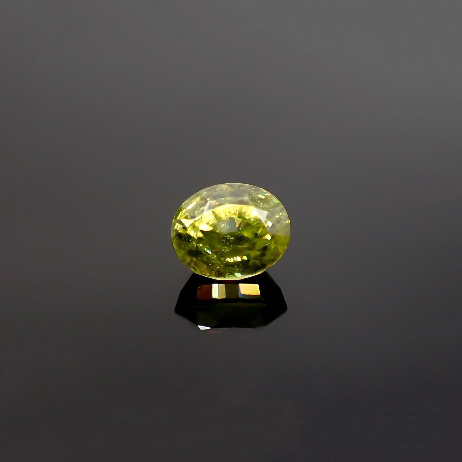 スフェーン(宝石名スフェーン) マダガスカル産 1.391ct ソ付(彩珠)[210712179]6.8×5.6mm前後