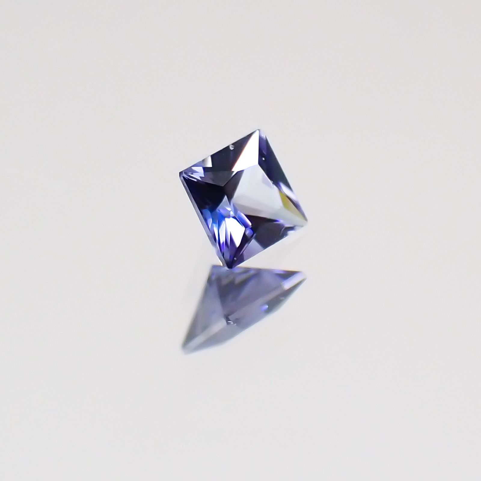 ◇プリンセスカット◇ベニトアイト アメリカ産 ルース 0.044ct[21019042]2×2mm前後
