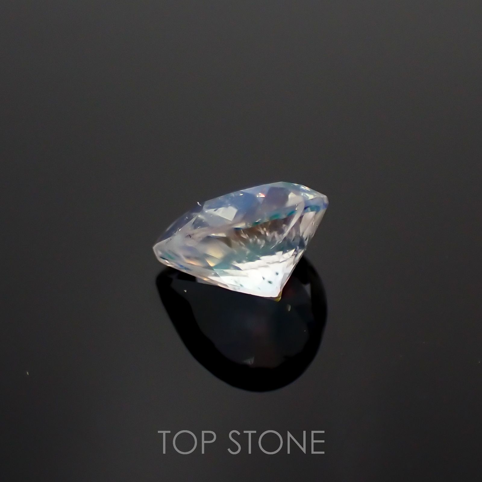 レインボームーンストーン(宝石名ラブラドライト)マダガスカル産 0.44ct 識別済[221119180]5.7x5mm前後