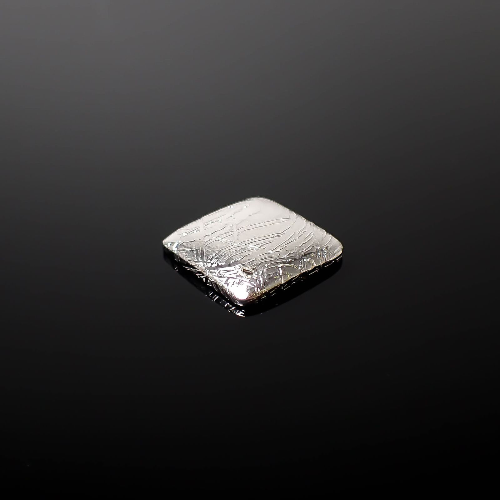 ムオニナルスタ隕石 発見地:スウェーデン 15.41ct[240125780]13.8x13.8mm前後