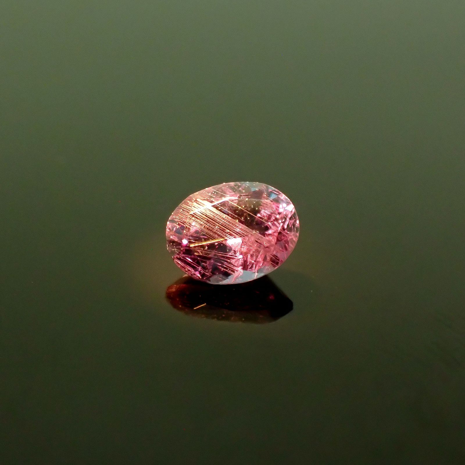 ベキリーブルーガーネット（カラーチェンジガーネット アレキタイプ） マダガスカル・ベキリー産 0.42ct / 5.1x3.9mm前後 [251231507]