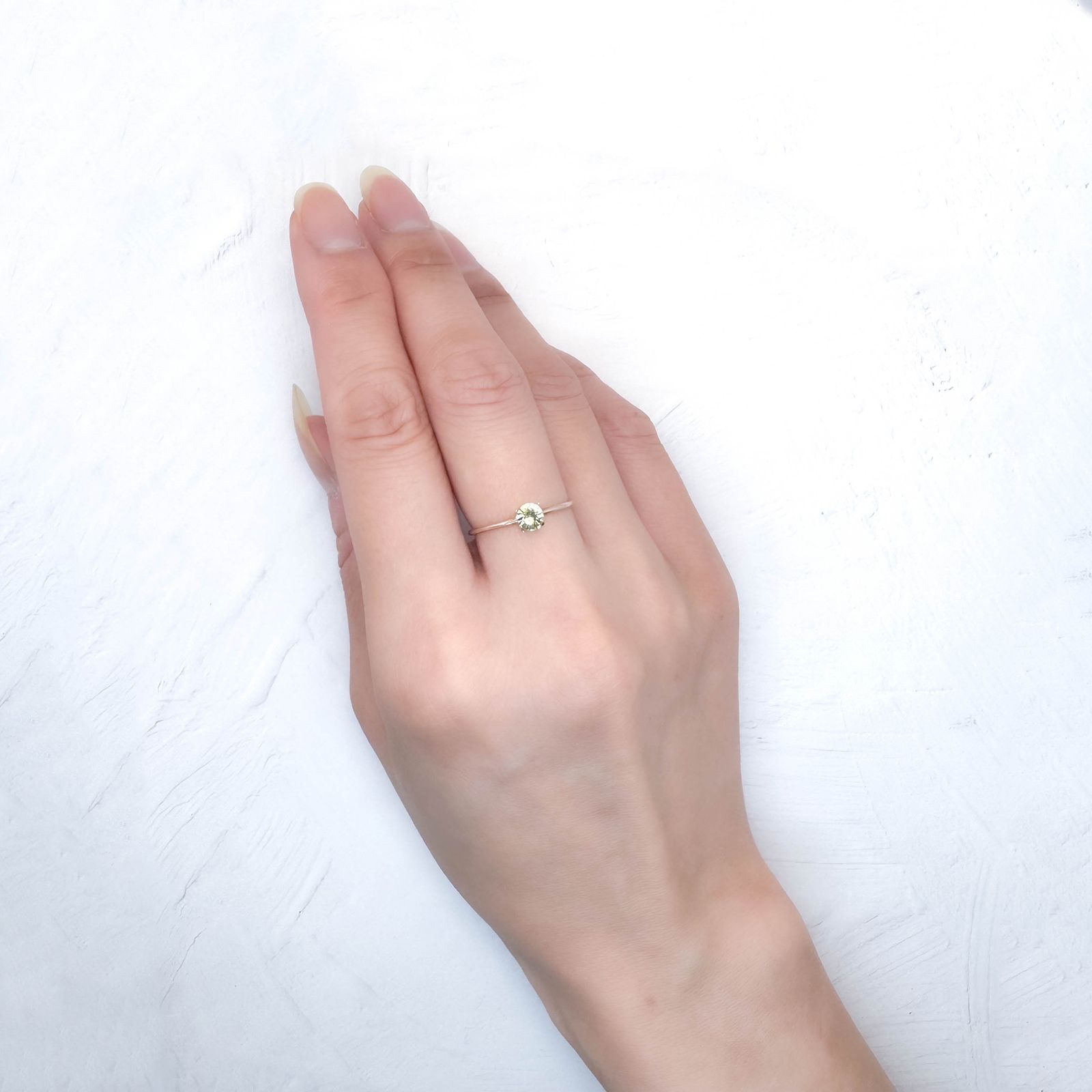 バイカラーサファイア スリランカ/マダガスカル産 0.31ct / 4.1x4.1mm前後 [250931135]