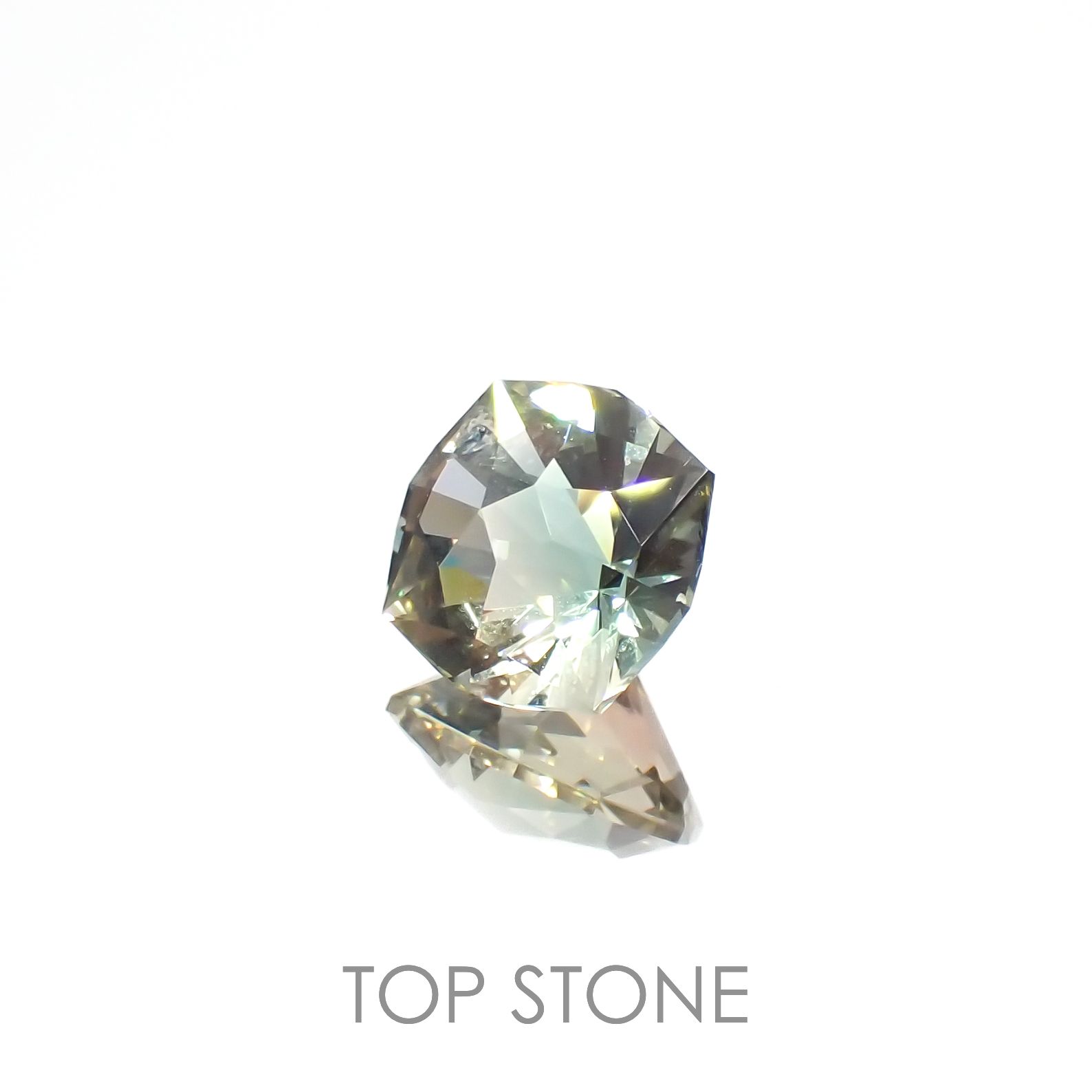 ◇カスタムカット◇バイカラーオレゴンサンストーン(宝石名ラブラドライト)アメリカ・オレゴン州産 2.92ct 識別済[230321114]9.4x9.3mm前後