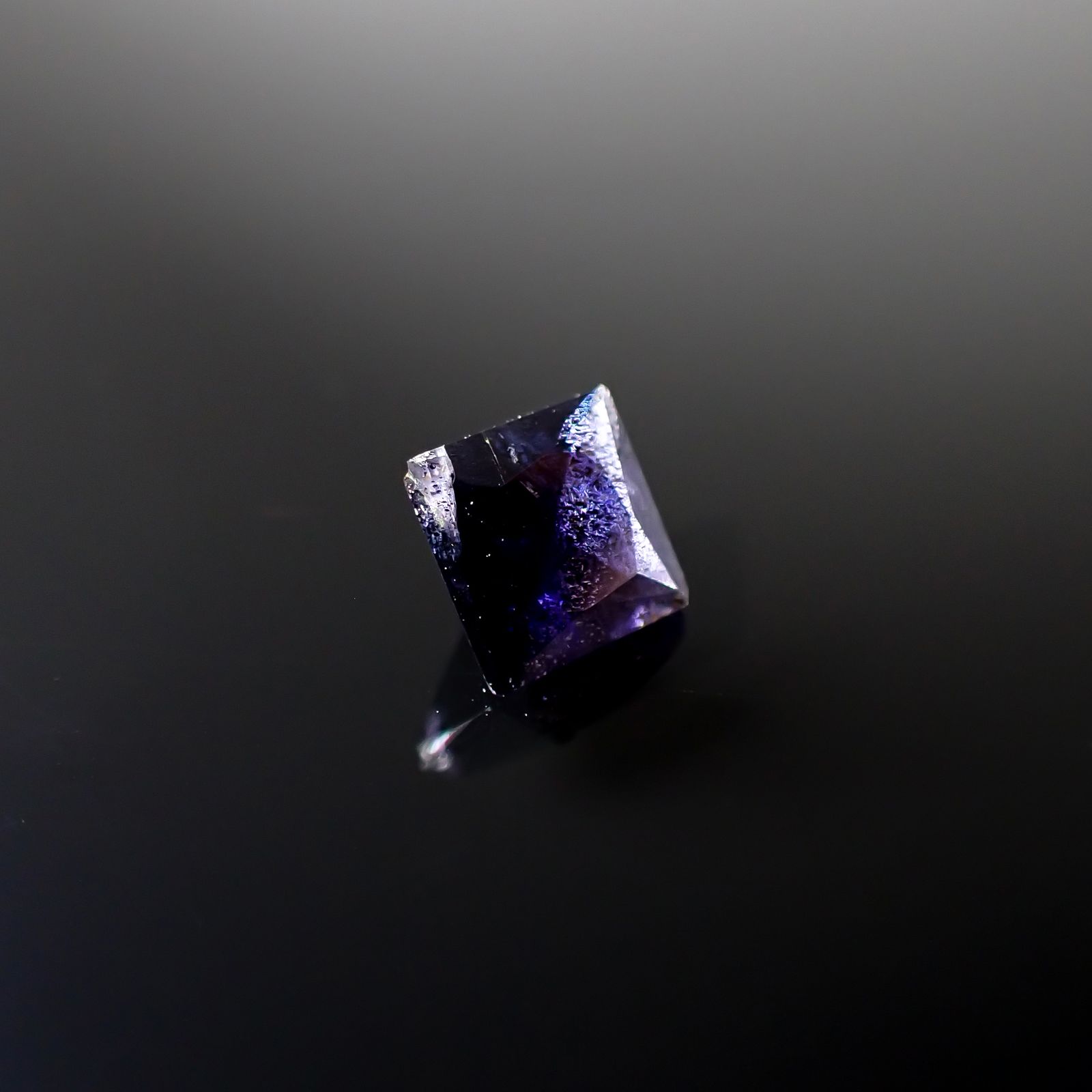 アイオライトサンストーン(宝石名アベンチュリン・アイオライト)インド/ブラジル産 0.88ct 識別済[231224429]6x5.6mm前後