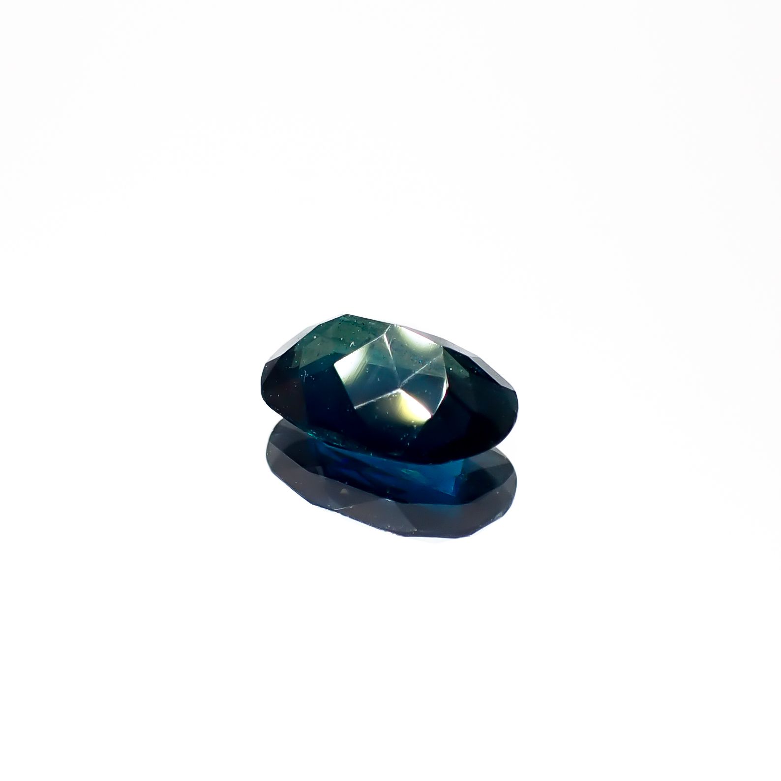 ラズライト 天藍石(宝石名ラズライト)パキスタン産 0.598ct ソ付(彩珠)[240929132]7x4.9mm前後