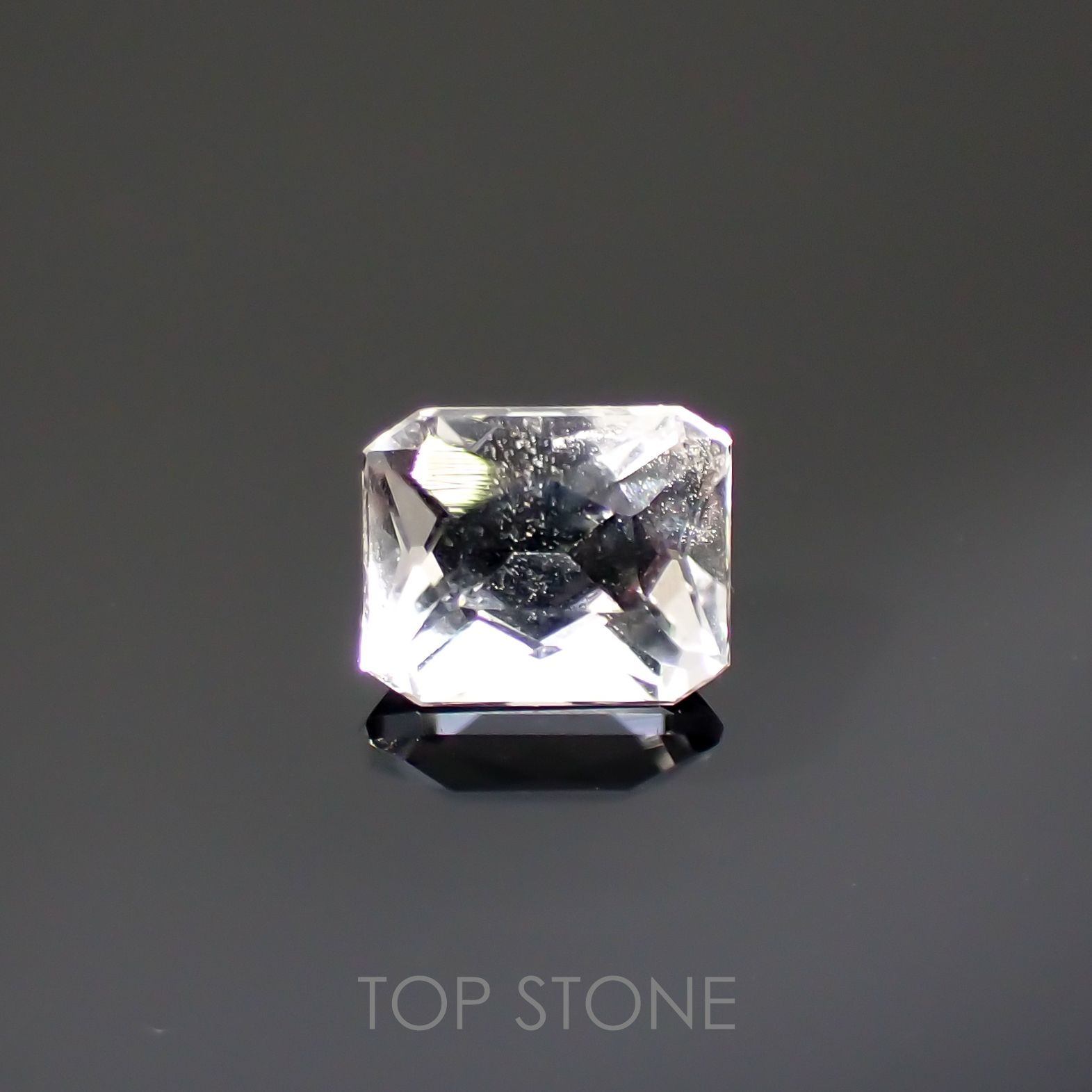フェナカイト(宝石名フェナカイト)ブラジル産 0.48ct 識別済[220115164]5x4.1mm前後