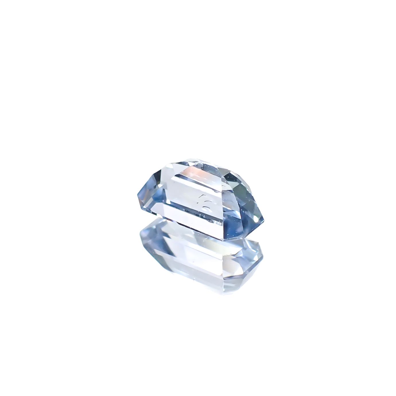アイスブルーサファイア スリランカ産 0.66ct [241229586]6.2x3.2mm前後