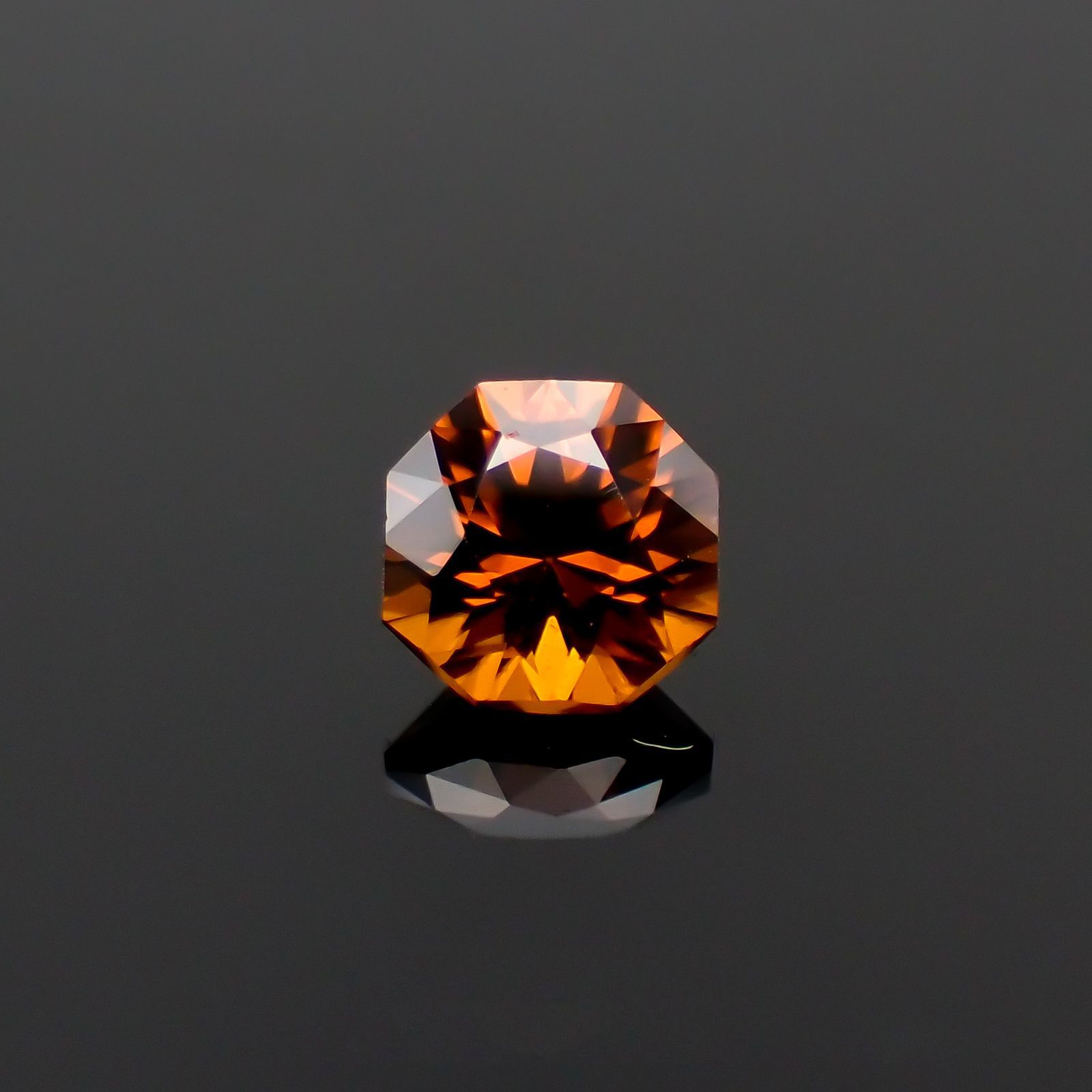◇オクタゴンカット◇オレンジジルコン(宝石名ジルコン)スリランカ/カンボジア産 0.83ct 識別済[230220706]5x4.8mm前後