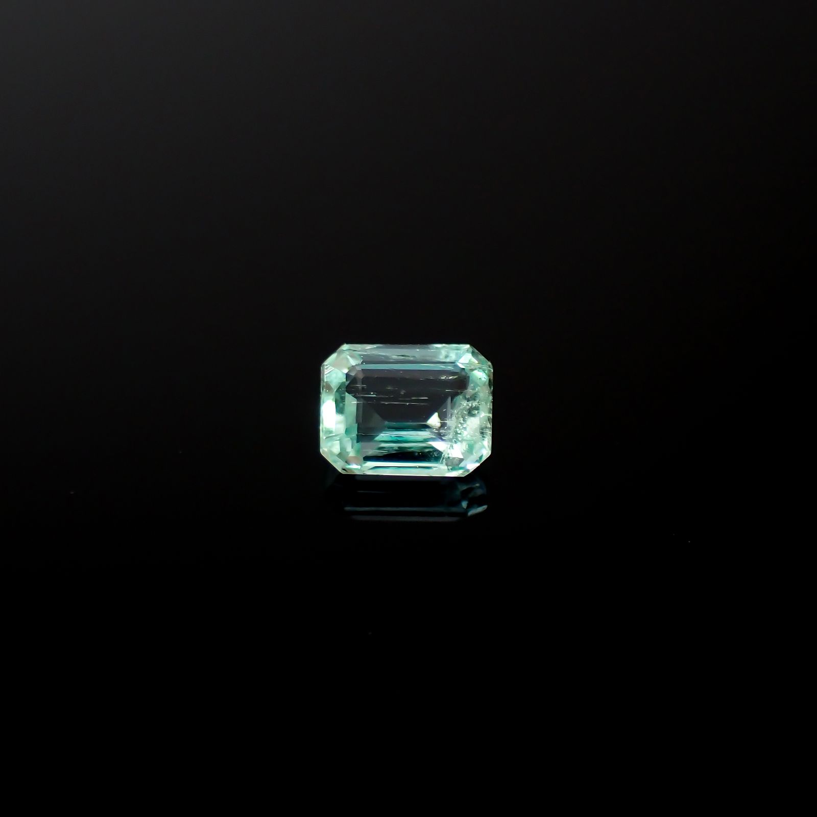 パステルカラーエメラルド コロンビア産 0.15ct[240225952]3.5x2.8mm前後