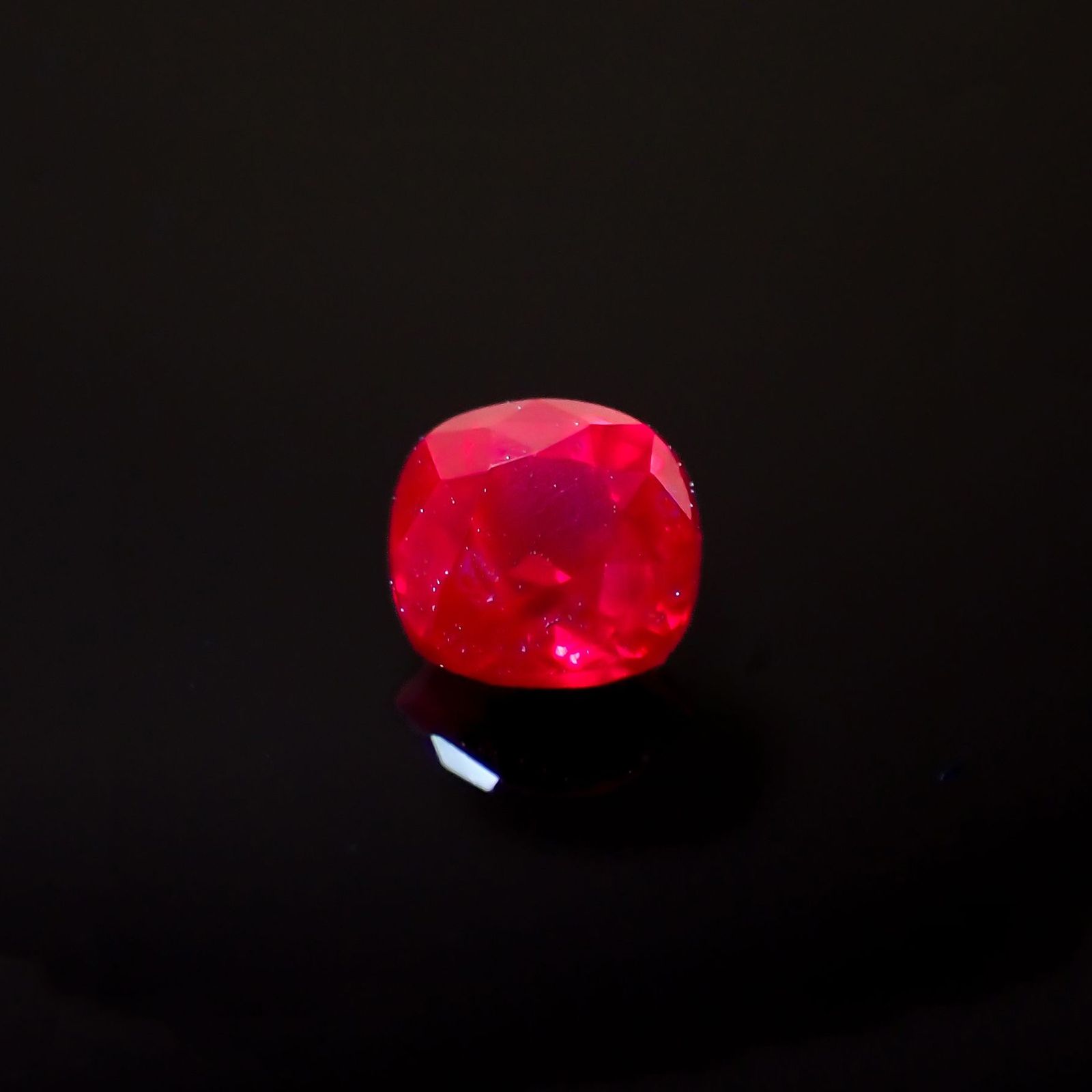 ルビー 非加熱 マダガスカル産 0.26ct / 3.5x3.4mm前後 [230622339]