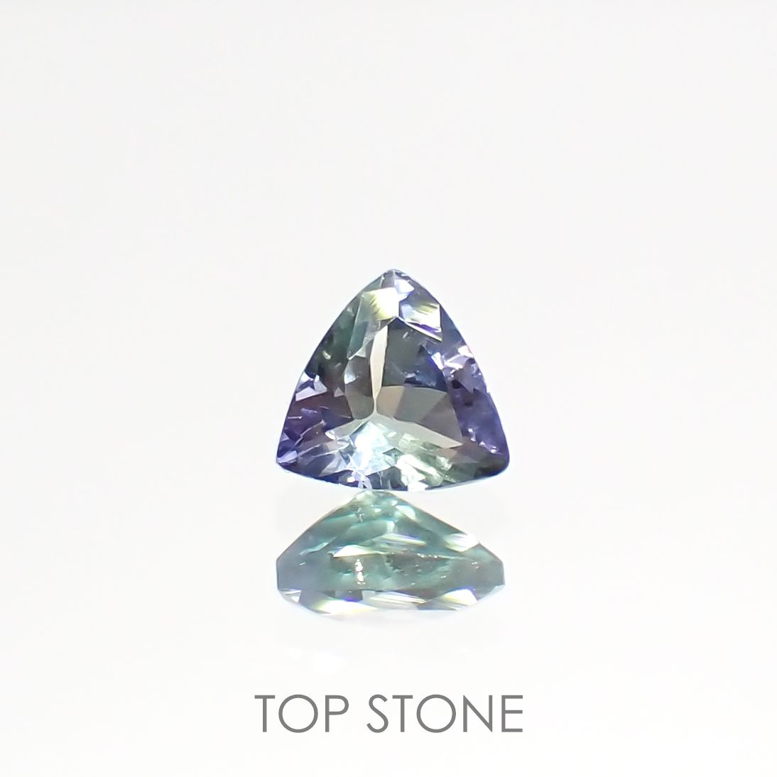 バイカラータンザナイト(宝石名ゾイサイト)タンザニア産 0.50ct 識別済[220515890]5x5.2mm前後