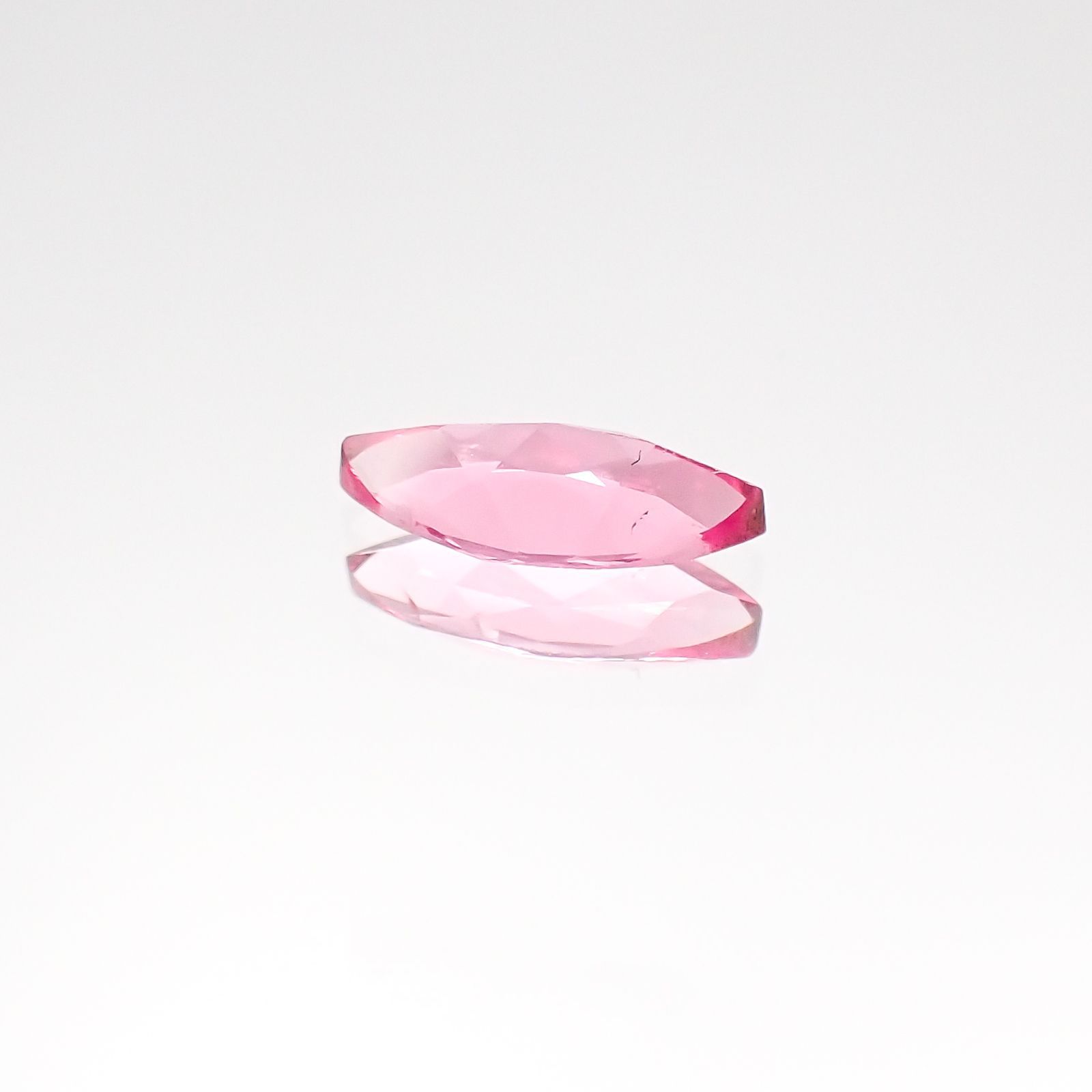 ホットピンクスピネル(宝石名ピンク・スピネル)タンザニア産 0.34ct 識別済[230823043]7.2x3.3mm前後