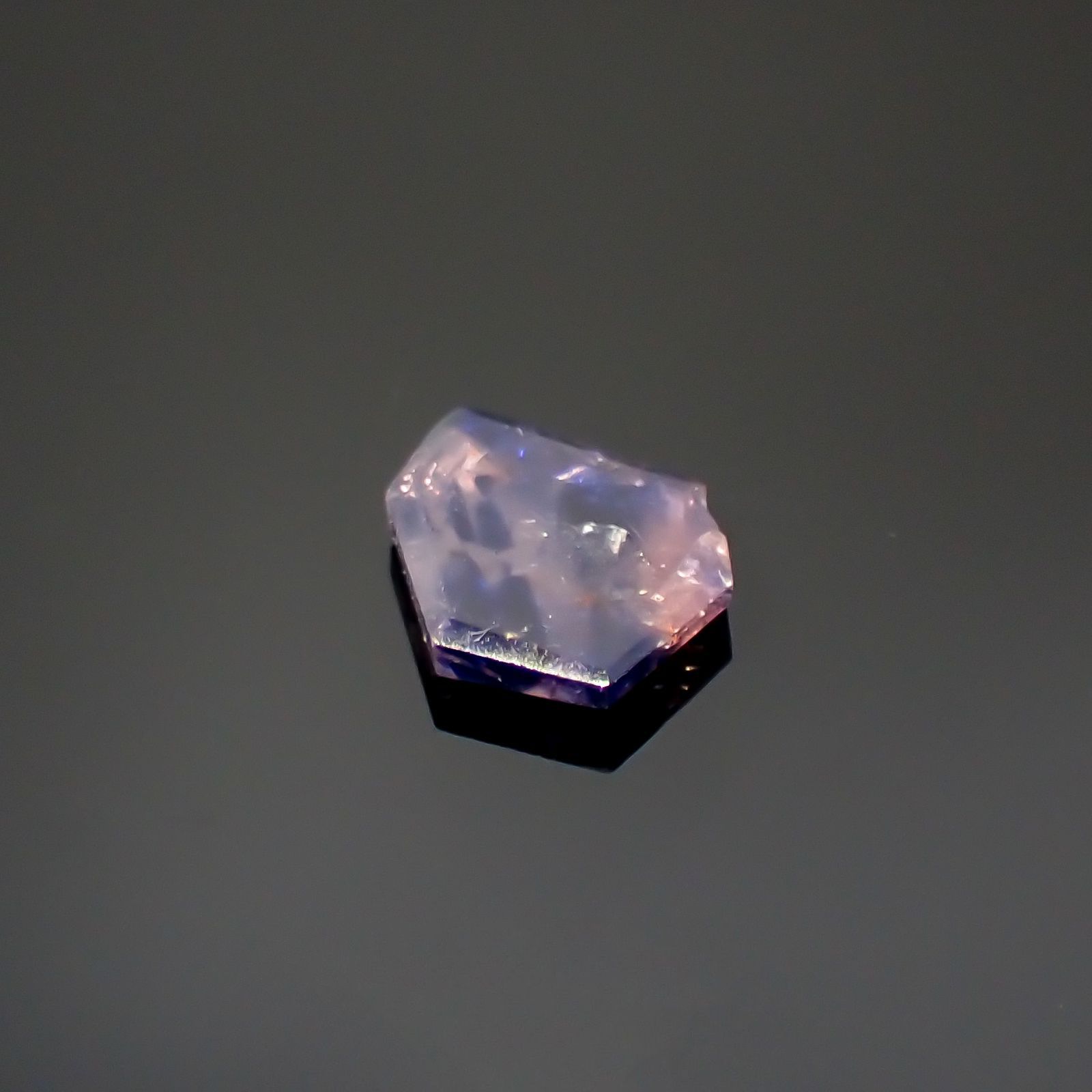 ◇カスタムカット◇ウィンザーサファイア(宝石名サファイア)タンザニア・ウィンザー産 0.99ct 識別済[220115378]8.6x6.3mm前後