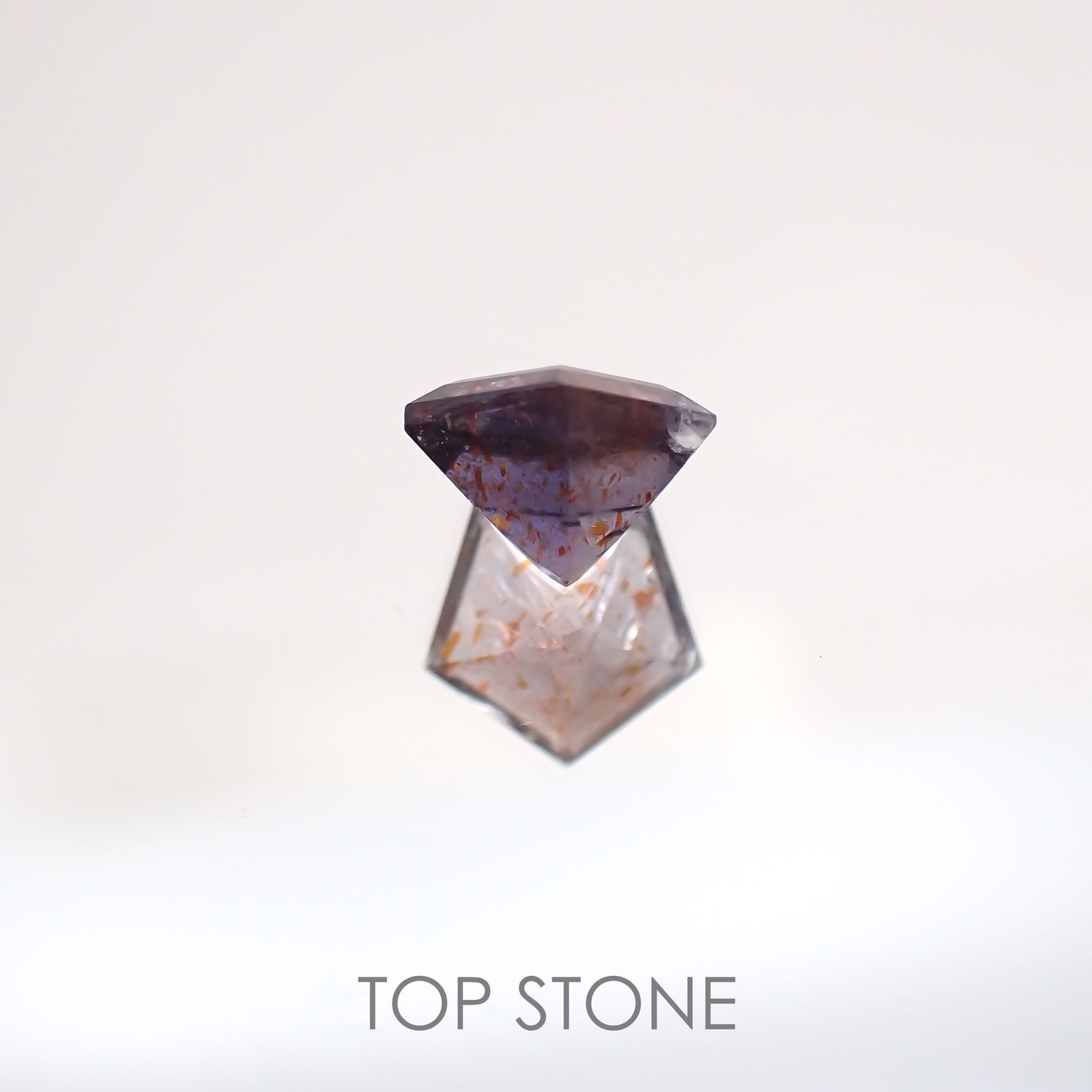 ◇ペンタゴンカット◇ブラッドショットアイオライトSA(宝石名アベンチュリン・アイオライト) インド産 0.68ct 識別済[210610986]6.2×6mm前後