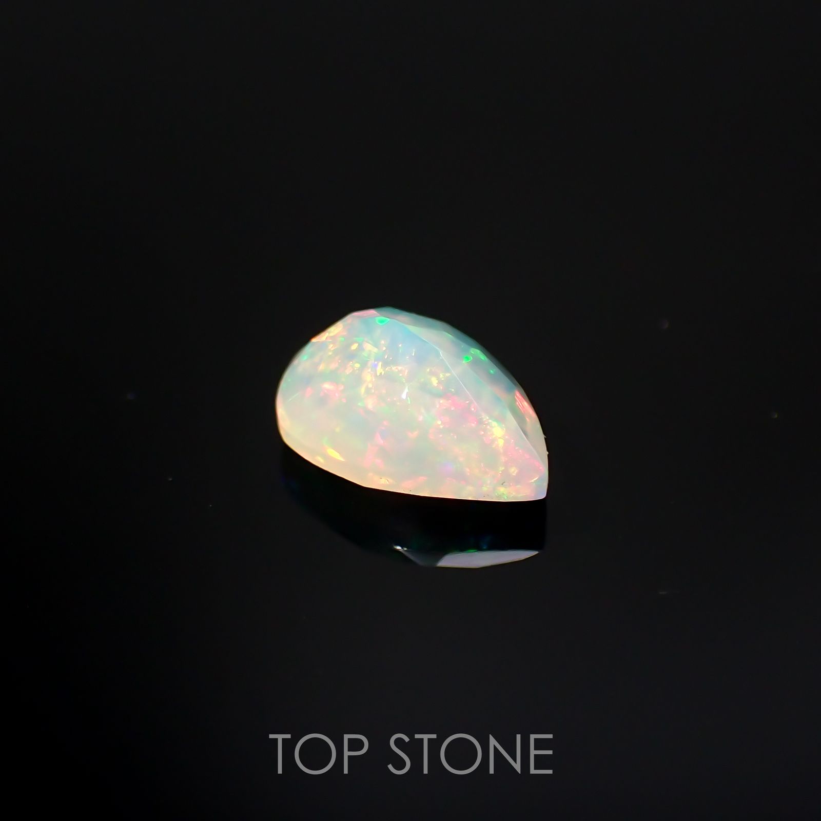 エチオピアオパール(宝石名オパール)エチオピア産 0.93ct 識別済[220114791]8.9x6.8mm前後