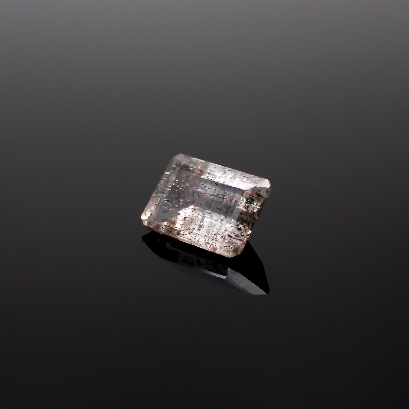 アベンチュリンアクアマリン(宝石名アクアマリン)ナイジェリア産 1.42ct 識別済[231224704]8.8x6.2mm前後