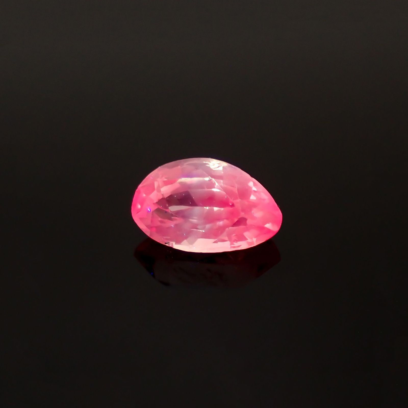 ◇フリーフォーム◇シルキーピンクサファイア 非加熱 ベトナム産 0.65ct[221219455]6.4x4mm前後