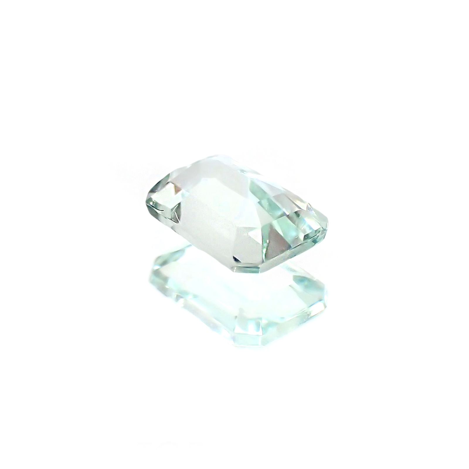 ミントベリル(宝石名グリーン・ベリル) ブラジル産 識別済 0.17ct / 4.2x3.2mm前後 [21059708]