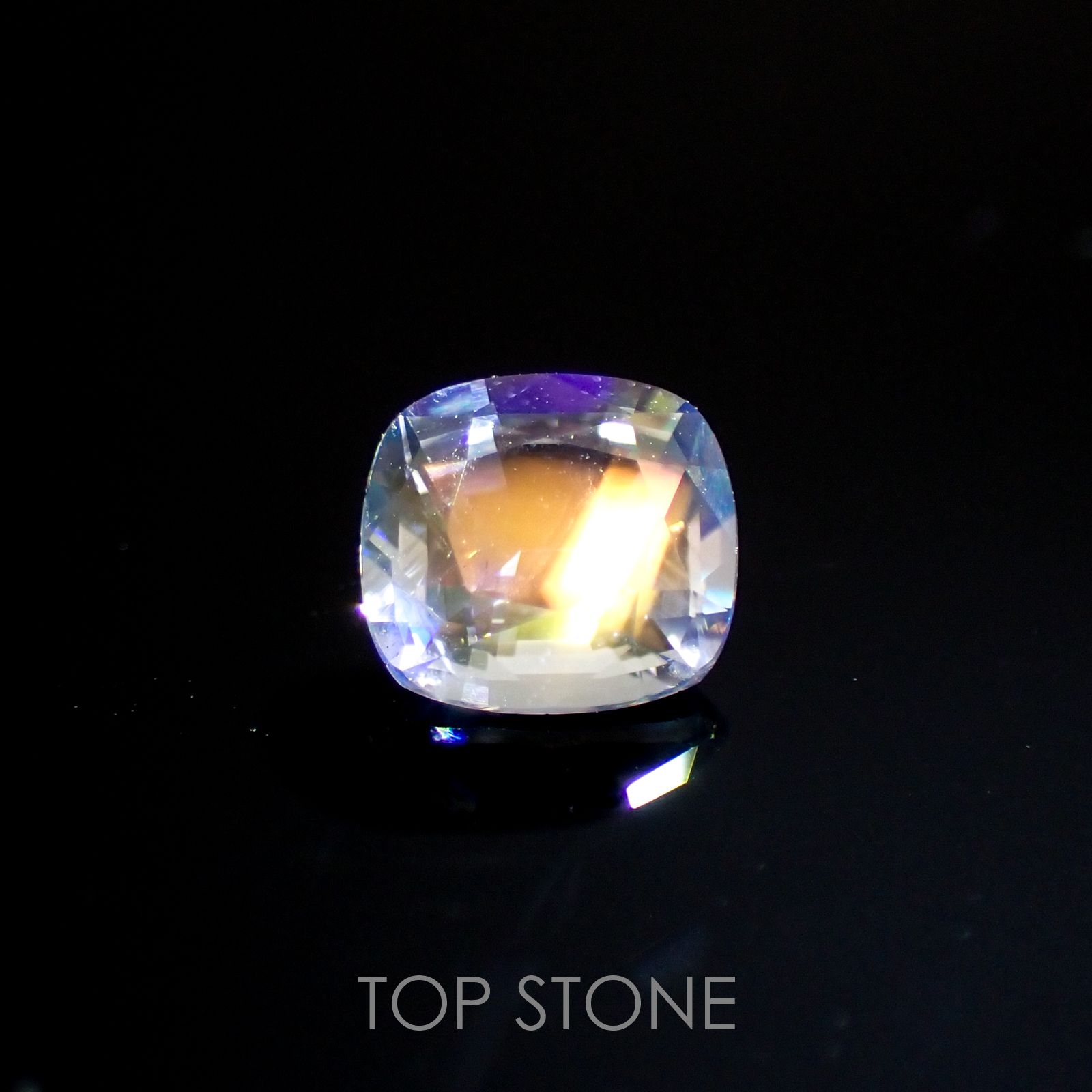レインボームーンストーン(アンデシンラブラドライト) マダガスカル産 ルース 0.87ct[210410400]6.2×5.7mm前後