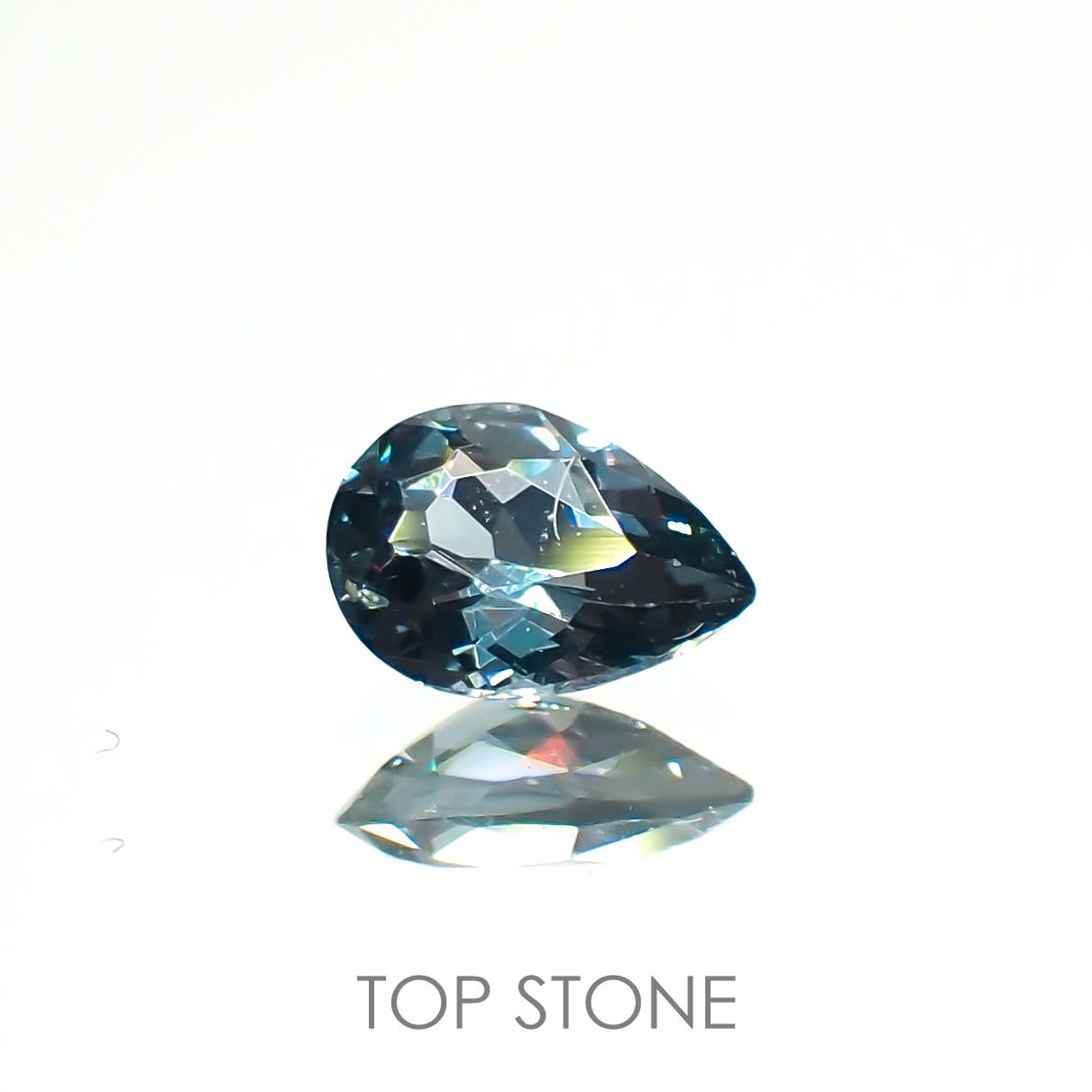 カラーチェンジガーネット アレキタイプ(宝石名ガーネット)マダガスカル・ベキリー産 0.14ct 識別済[221119062]4x2.9mm前後