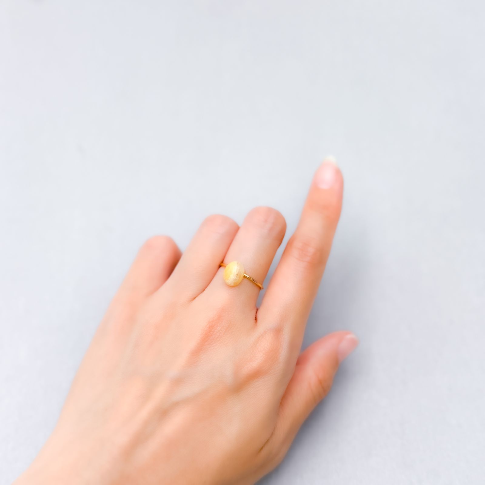 北海道石(北海道オパール) 北海道河東郡鹿追町然別産 1.95ct [250530390]9.1x7.2mm前後