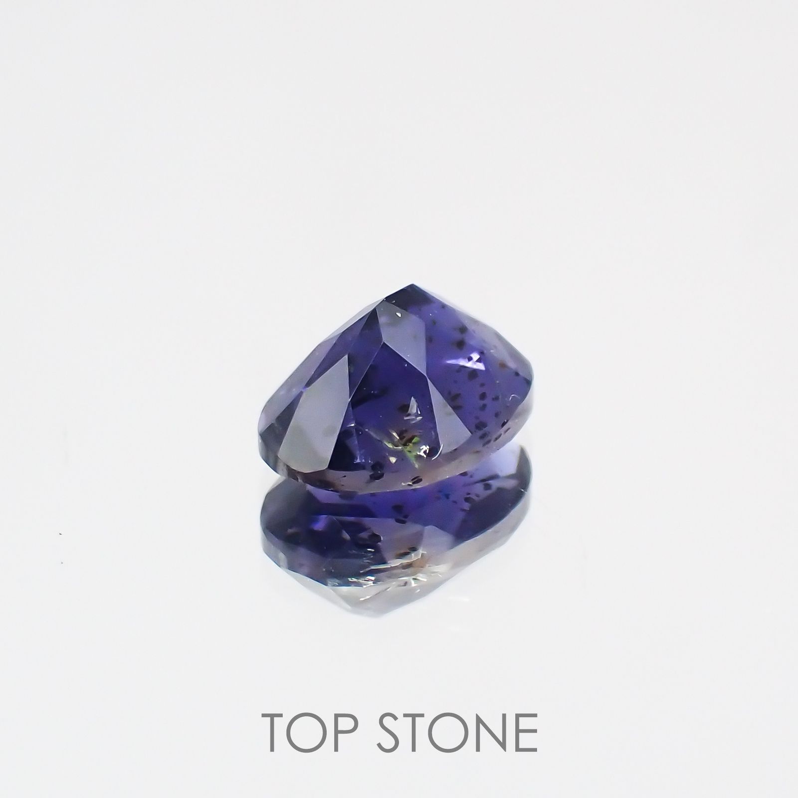アイオライトサンストーン インド・ブラジル産 ルース 0.7ct[210611101]7.1×5.1mm前後