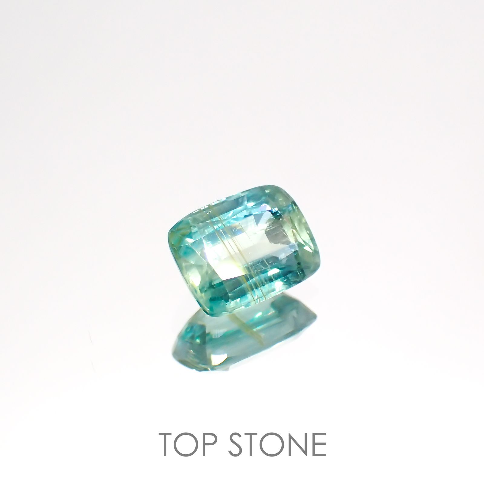 バイカラーカイヤナイト(宝石名カイヤナイト)ネパール産 1.23ct 識別済[220115366]6.9x5.2mm前後