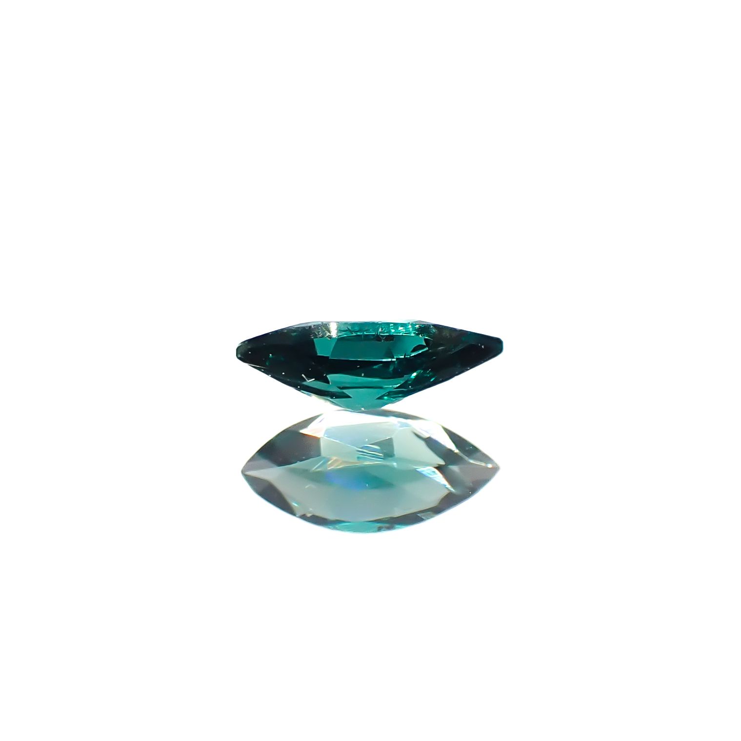 ベキリーブルーガーネット（カラーチェンジガーネット アレキタイプ） マダガスカル・ベキリー産 0.12ct[240628280]4.8x2.3mm前後